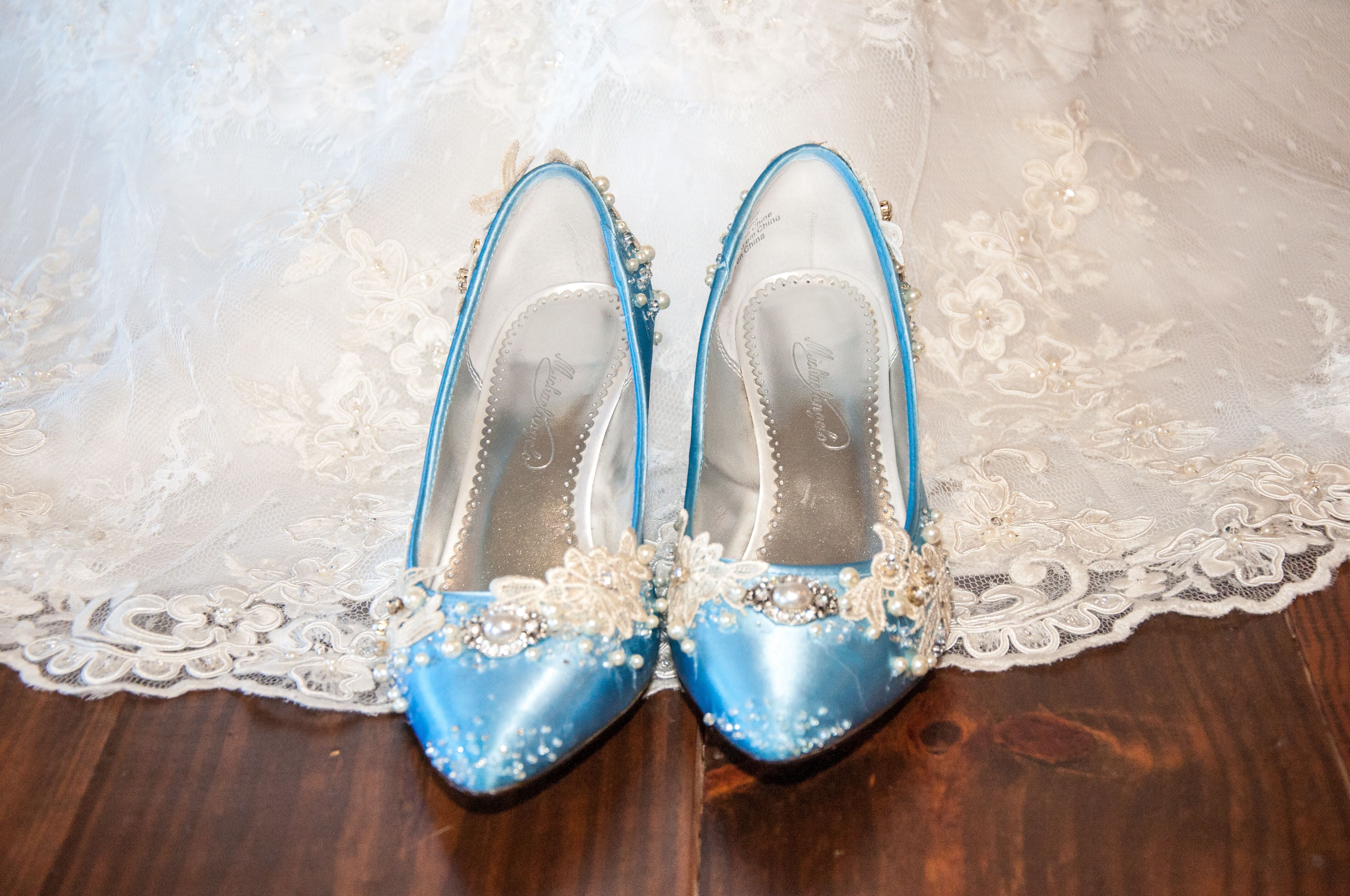 diy wedding shoes with pearls