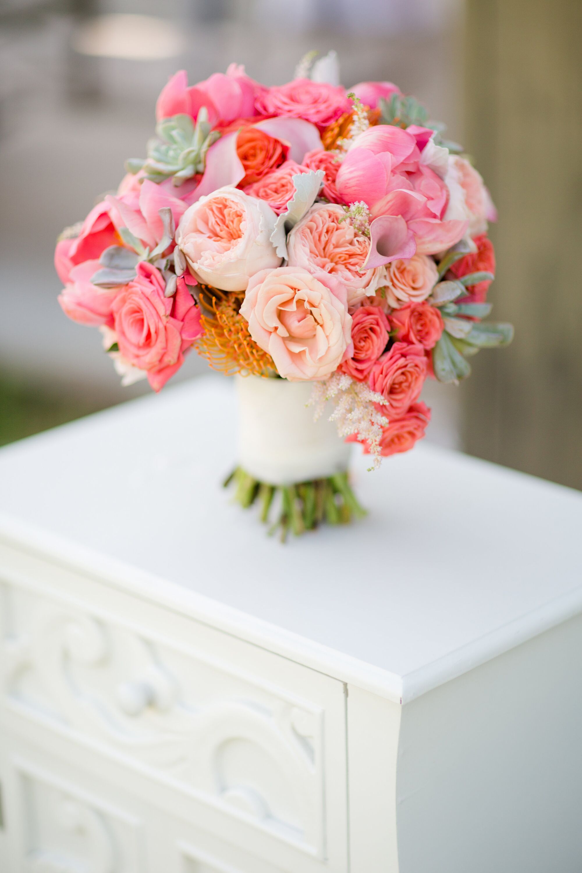 Wedding Flowers: Finding the Right Bridal Bouquet Size