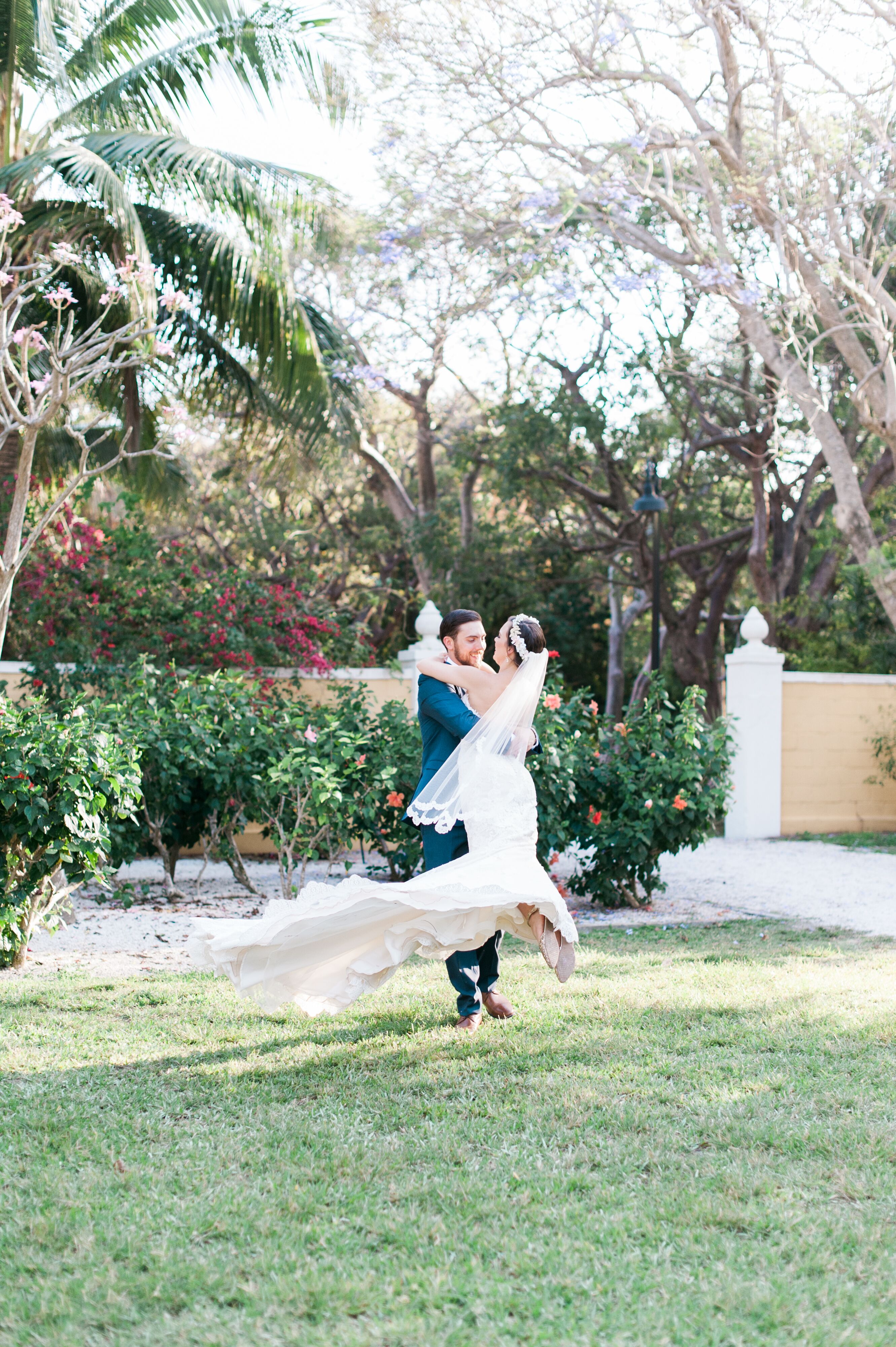 A Whimsical Spring Wedding at Bonnet House Museum and Gardens in Fort ...