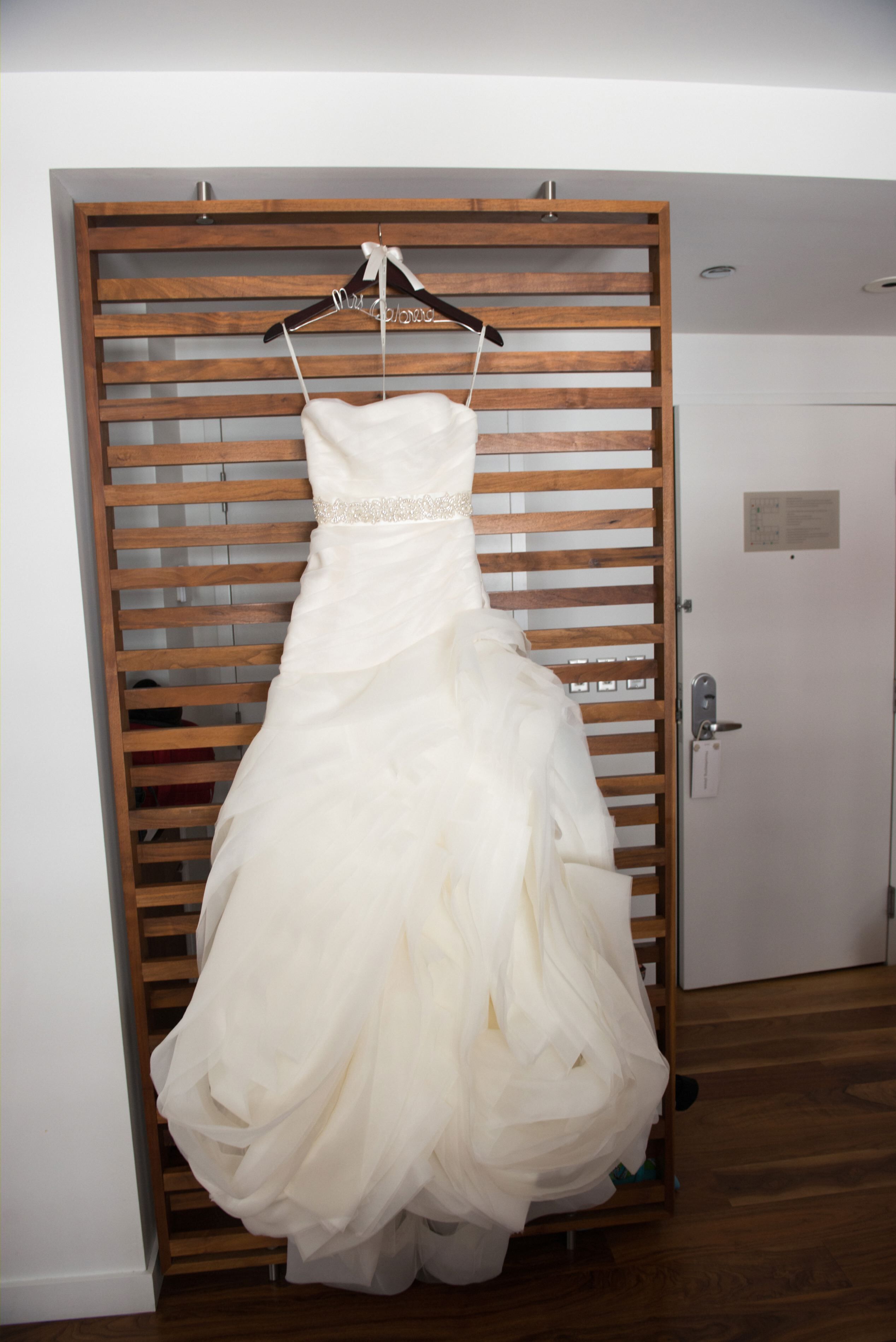 strapless open back dress Used Vera Wang Lark Wedding Dress main image 0