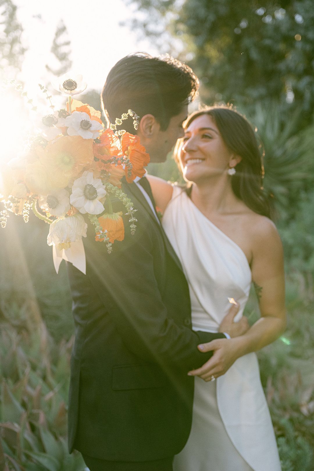 Minimalists Will Swoon Over This Orange-and-Blue Wedding at Ruth ...