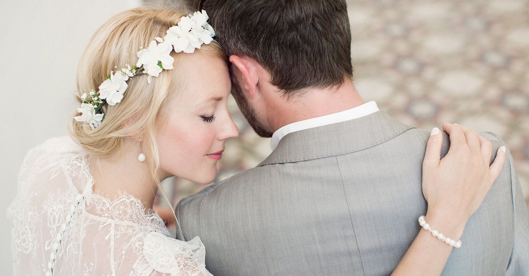 dressing up a simple wedding dress