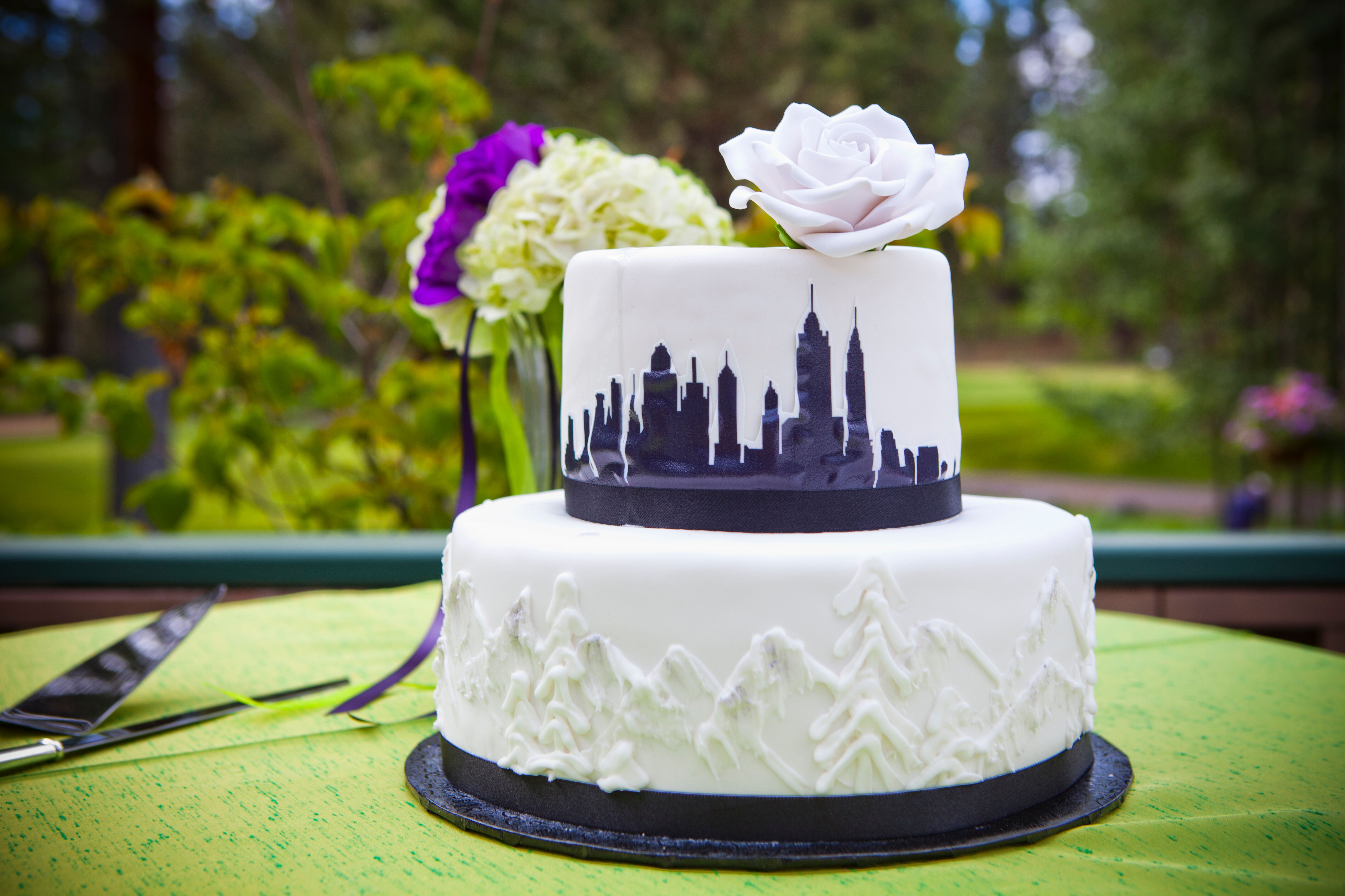 New  York  City Inspired Wedding  Cake 