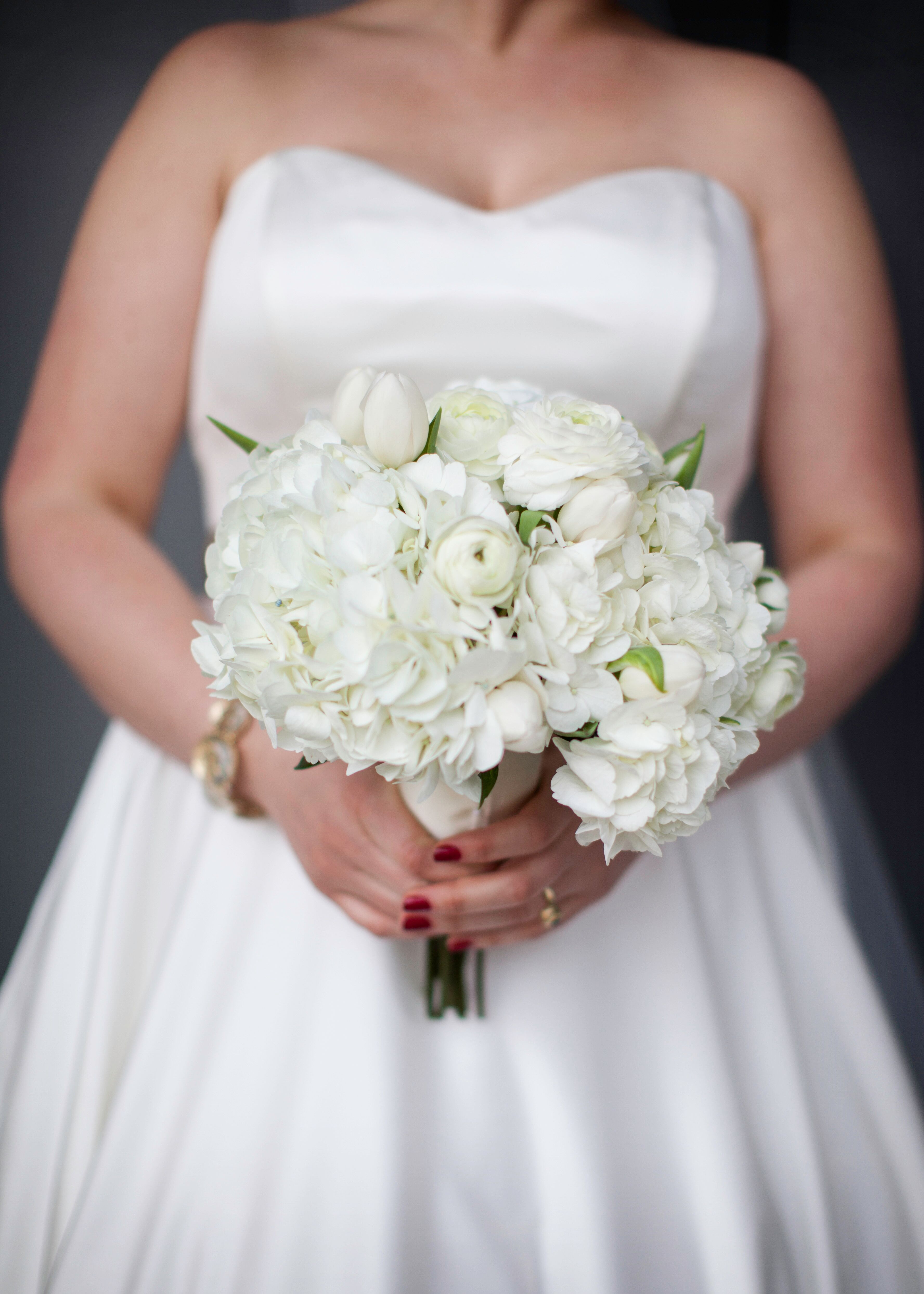 White Bouquet With Hydrangea And Ranunculus 7523