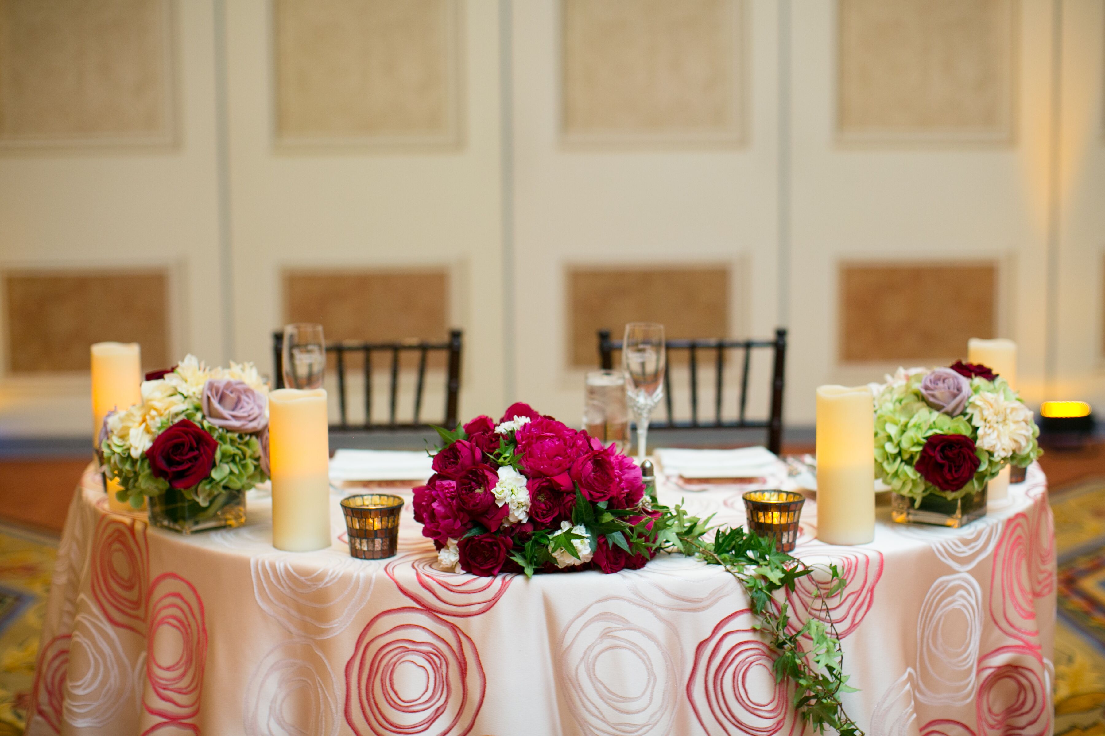 Ivory Sweetheart Table With Rosette Linens