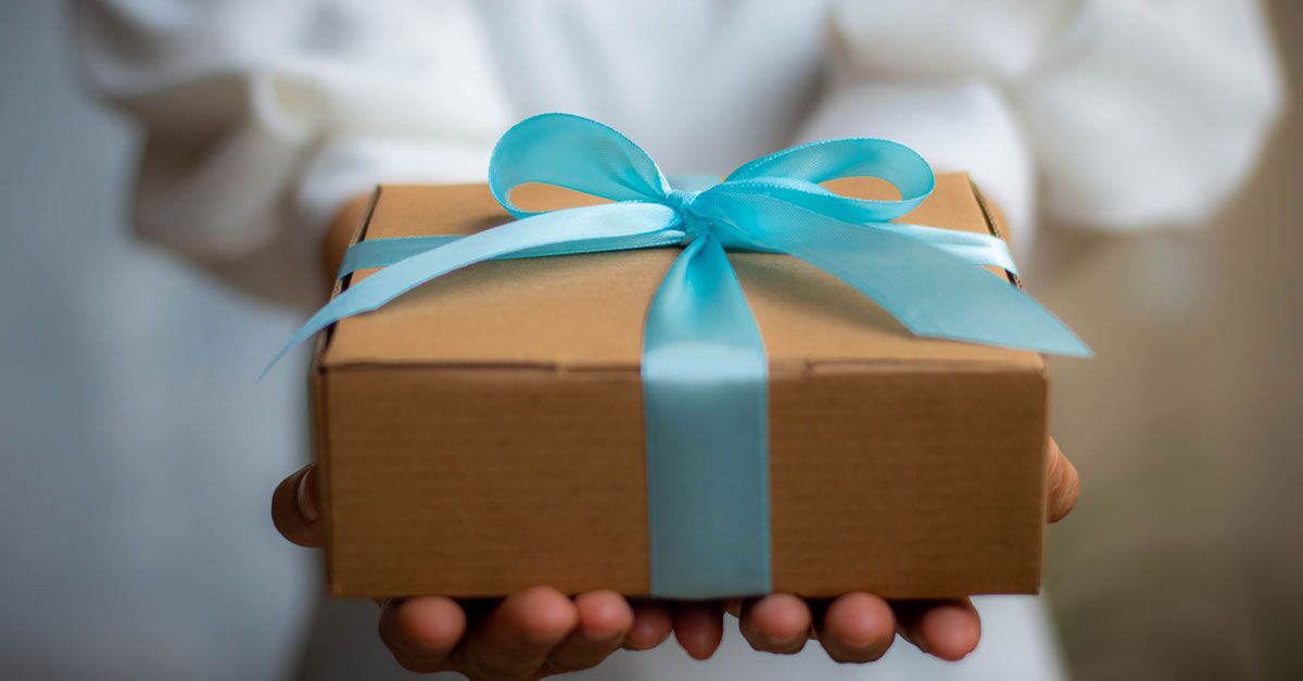 Here's How Much to Spend on a Wedding Gift in 2023