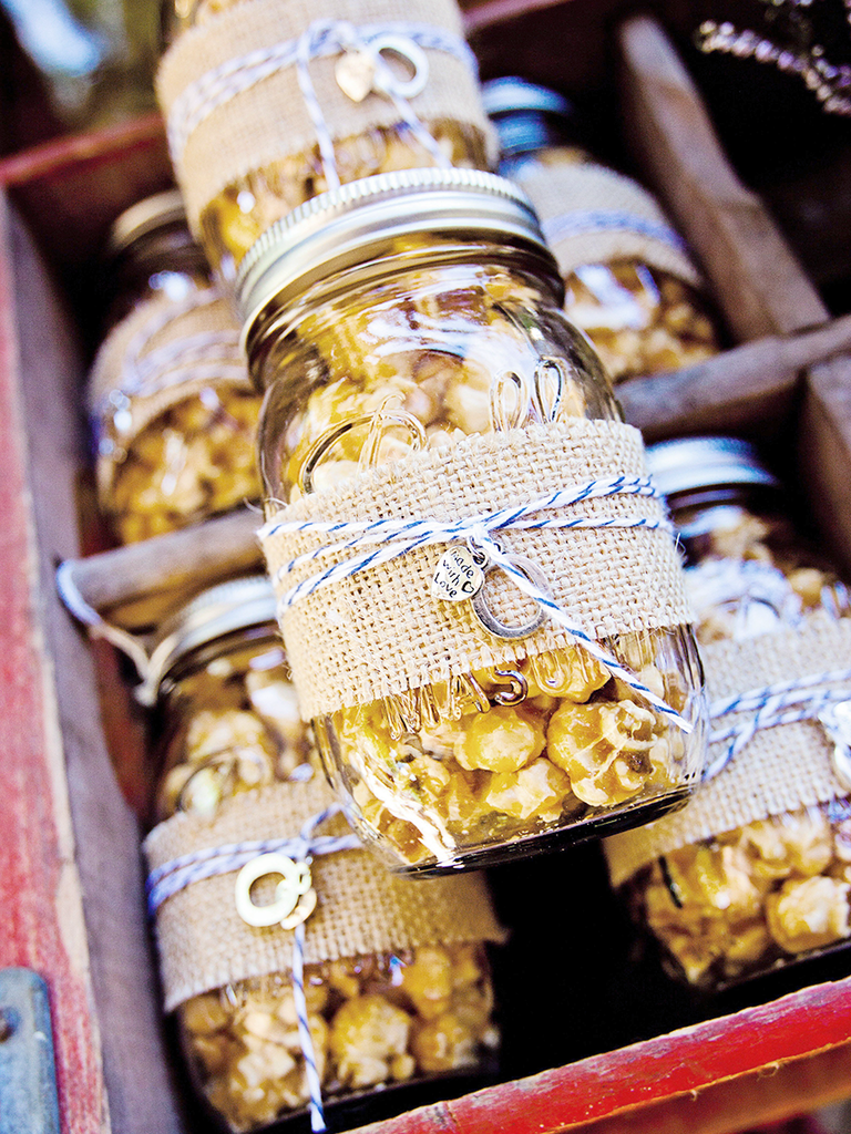  Wedding  Favor  Ideas  for Fall Weddings 