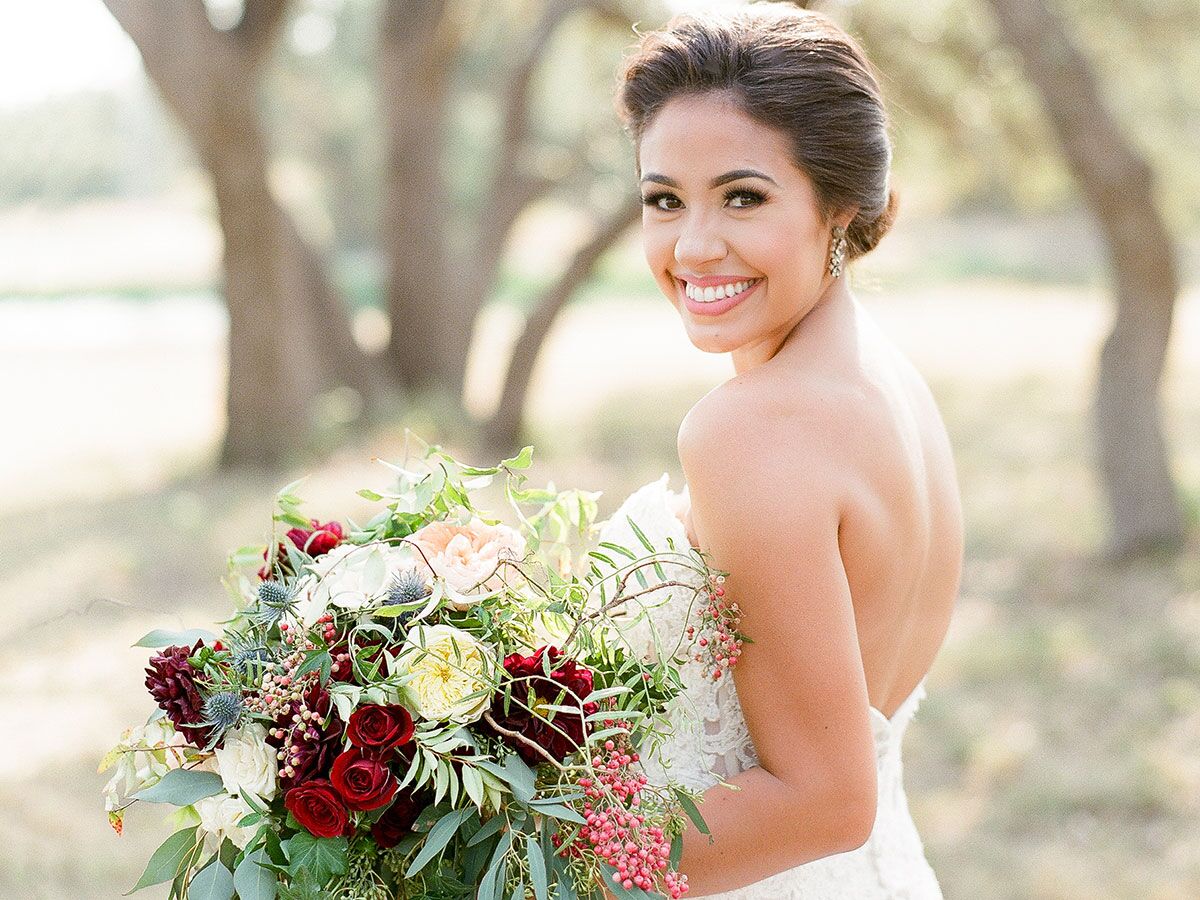 How to Pose  for Wedding  Photos