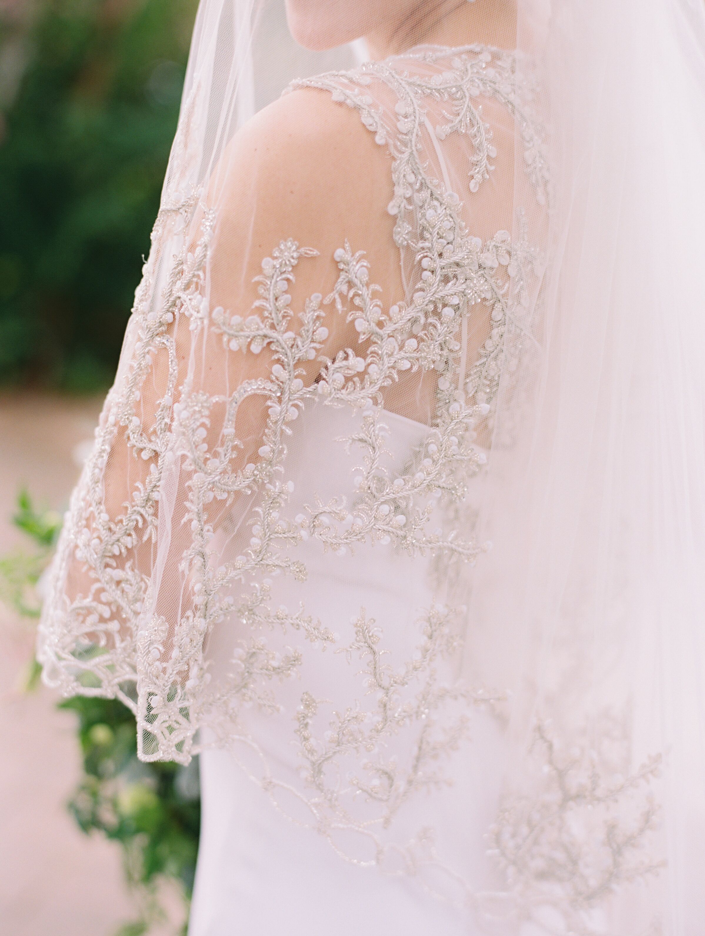 Anna Maier White Wedding Dress with Veil