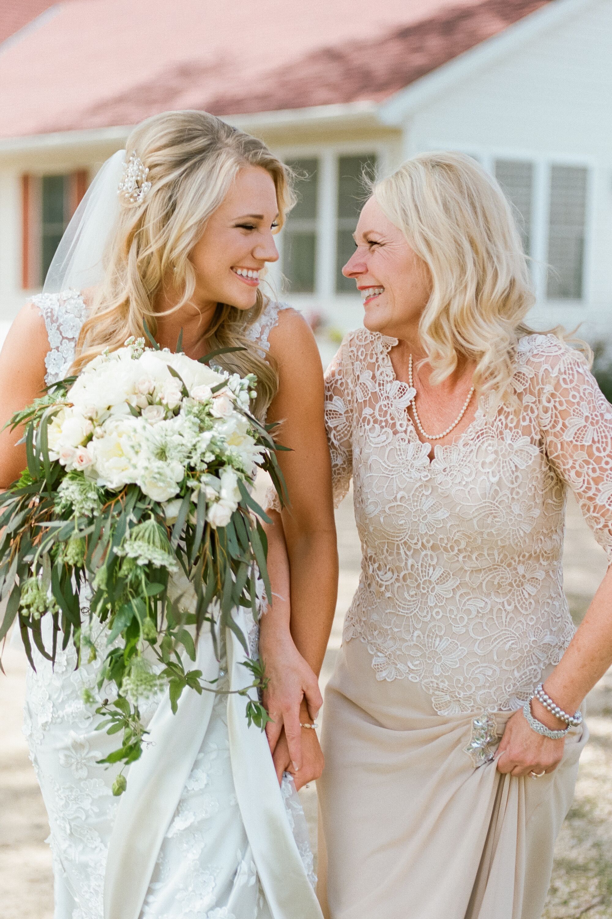 Mother of the Bride: Mother of the Bride Duties in Detail - Bridesmaids ...