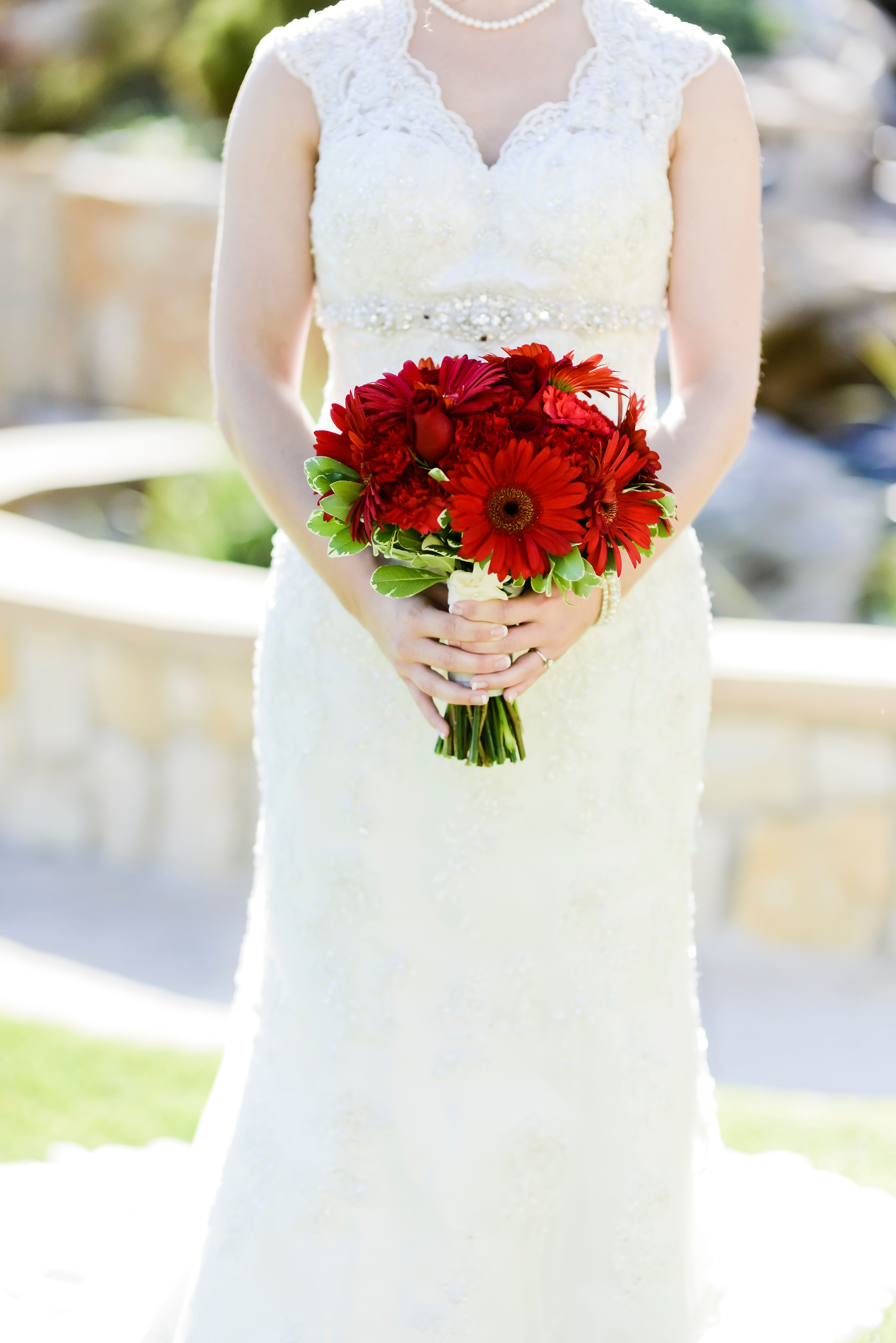 Red Rose and White Daisy Bouquet  Red rose bouquet wedding, Red rose  wedding, White daisy bouquet