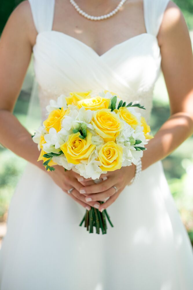 yellow roses wedding bouquet