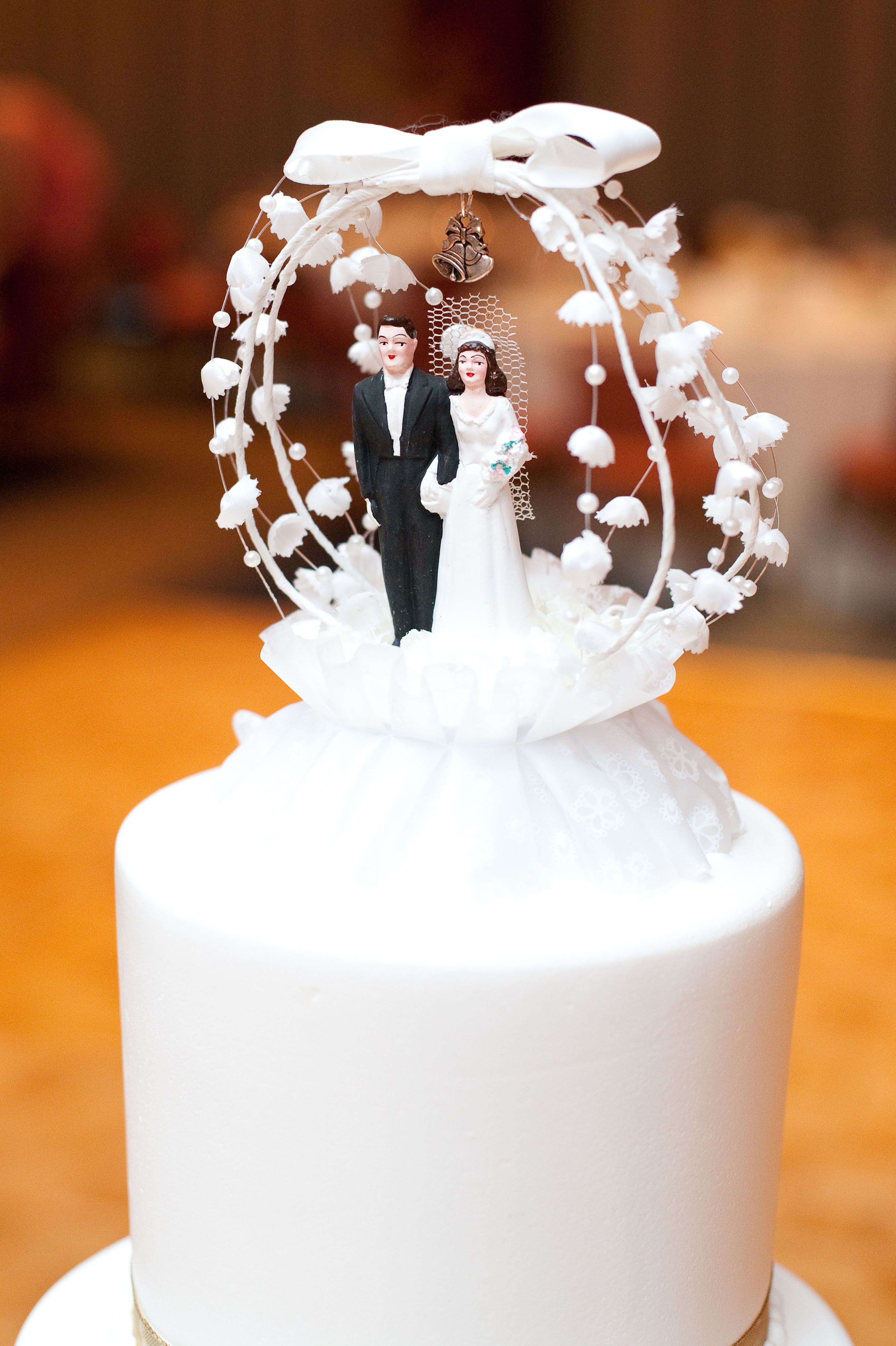 Traditional Bride and Groom Cake Topper