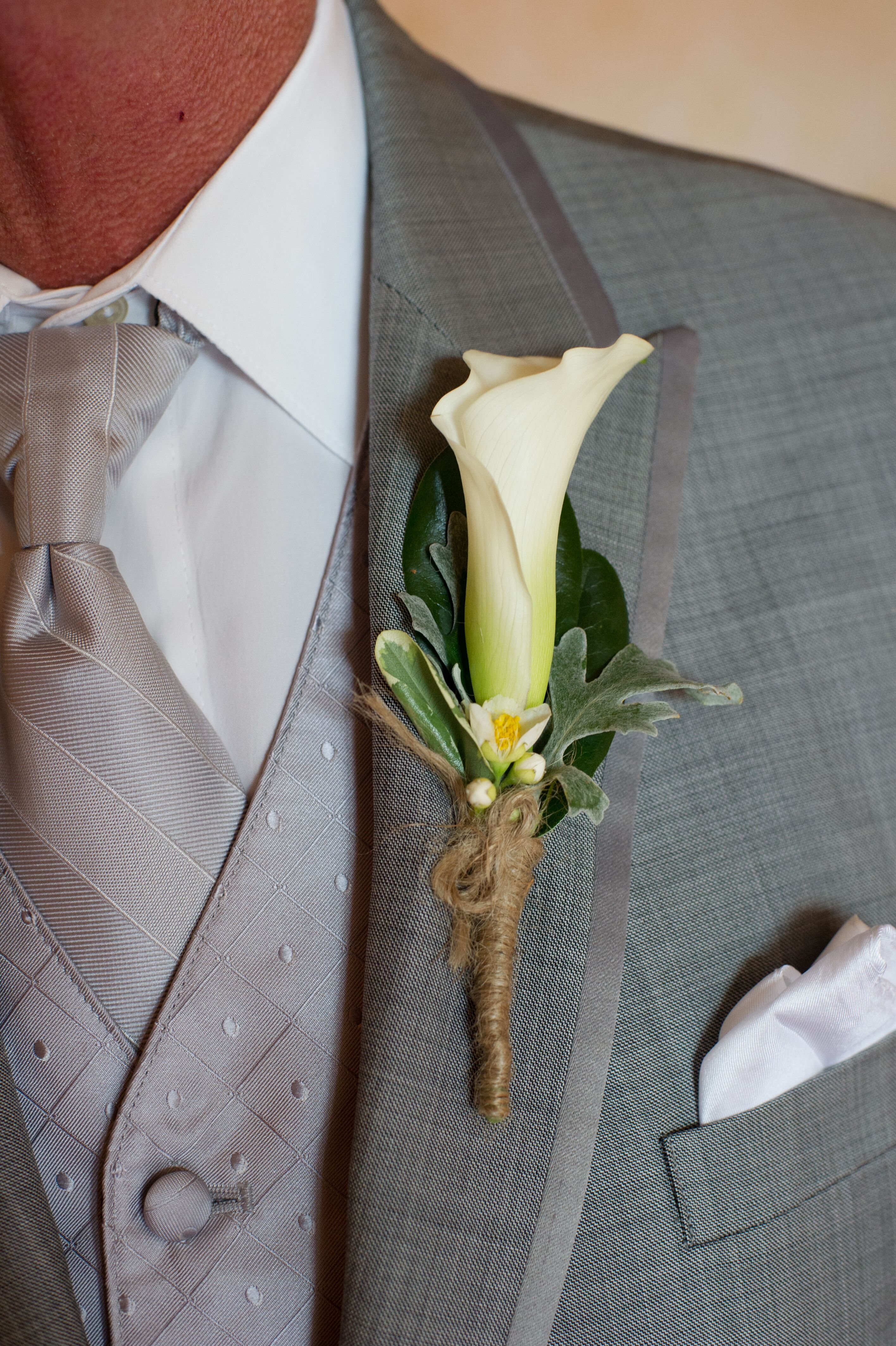 White Calla Lily Boutonniere   7d988d42 C11d 11e4 Be0a 22000aa61a3e