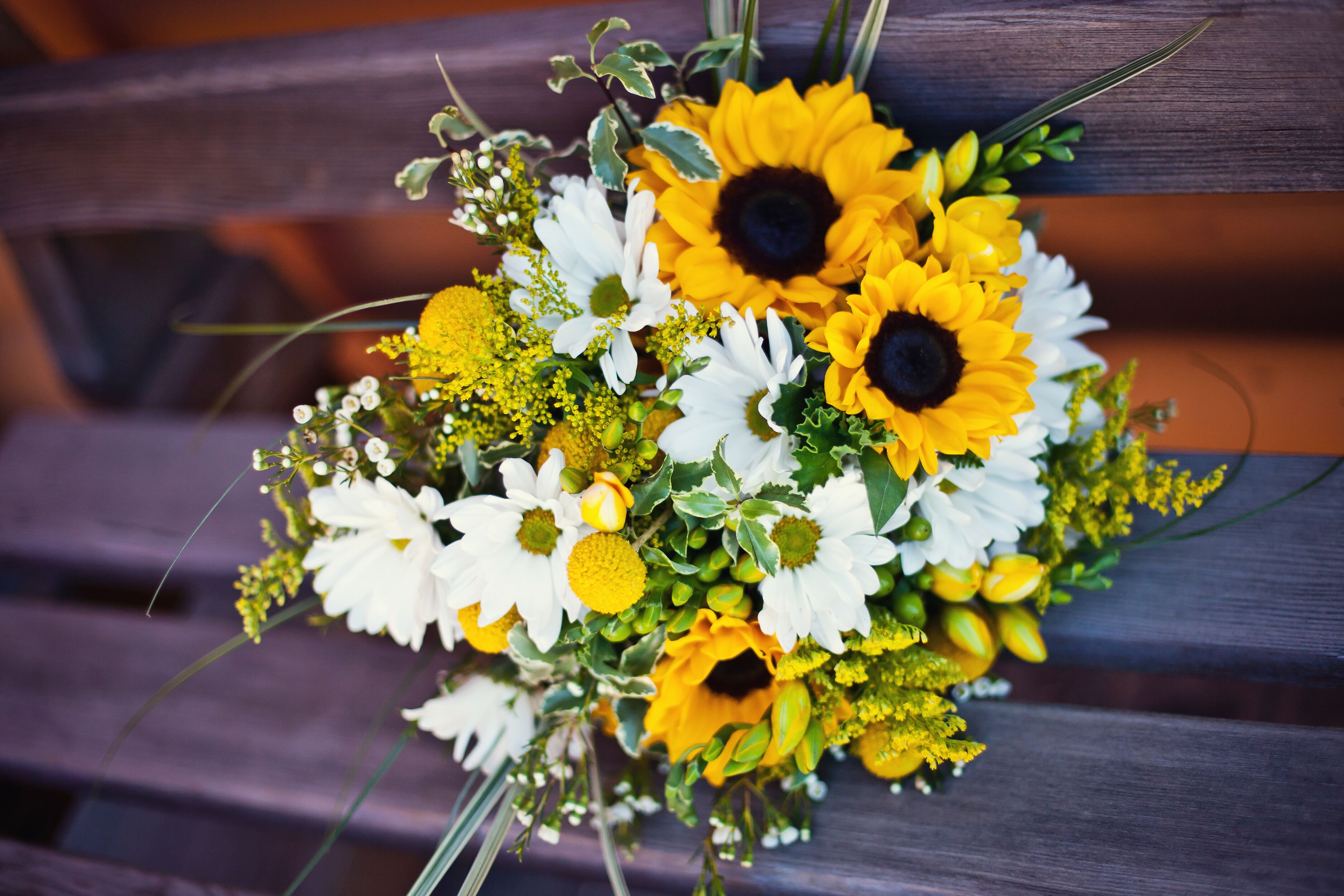 daisies and sunflowers bouquet