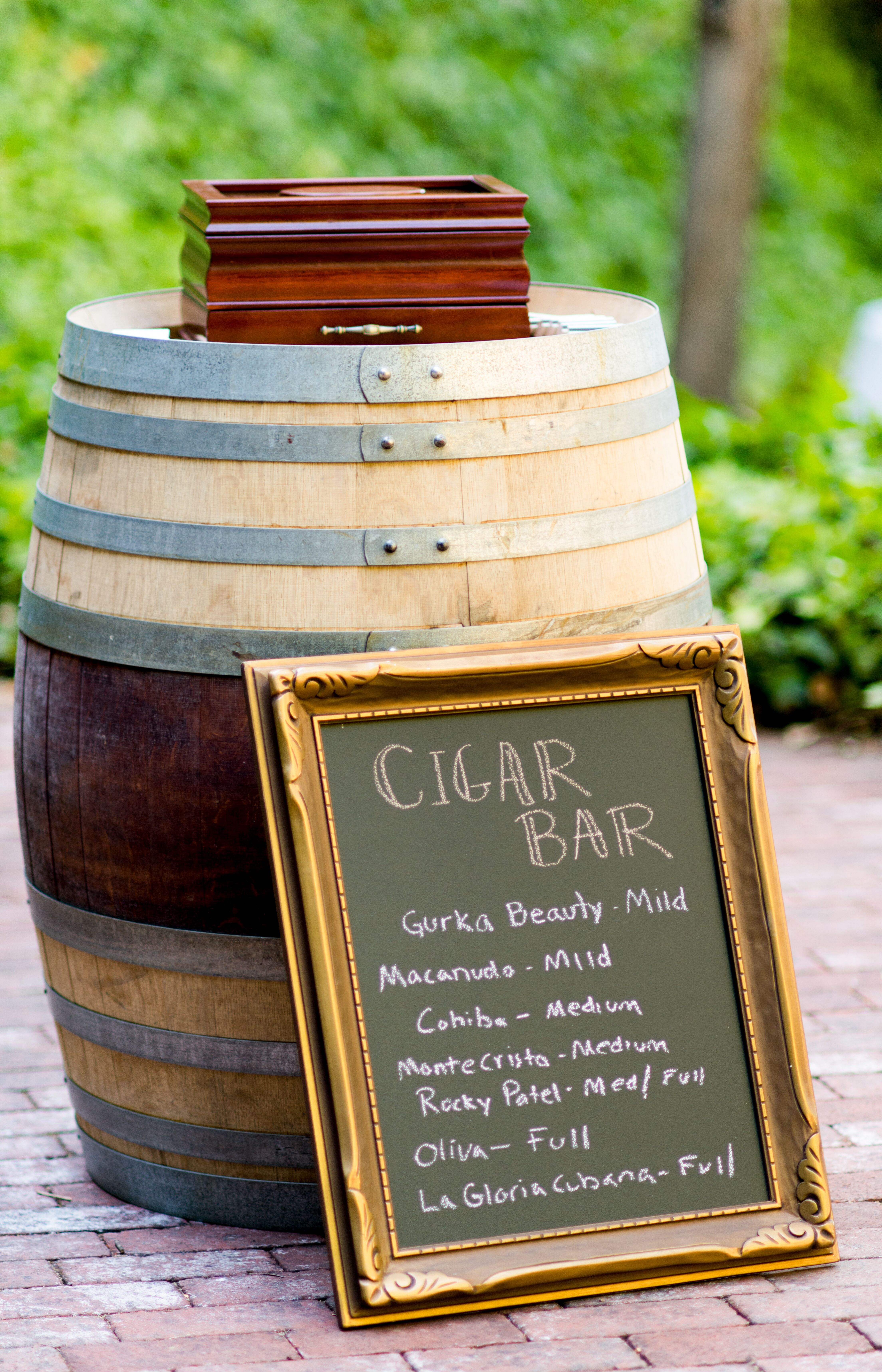 rustic-outdoor-cigar-bar