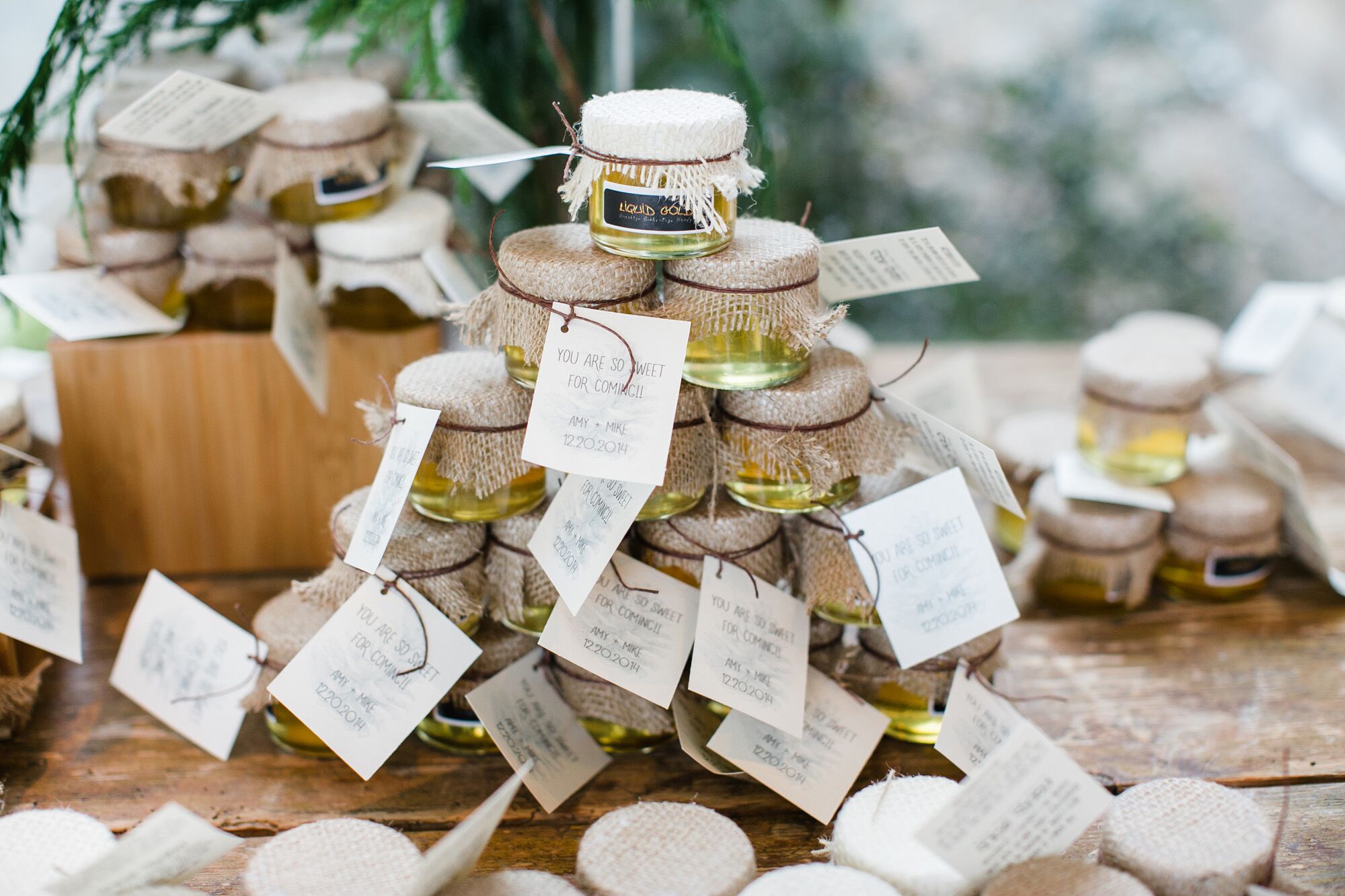 DIY Jars of Honey Wedding Favors