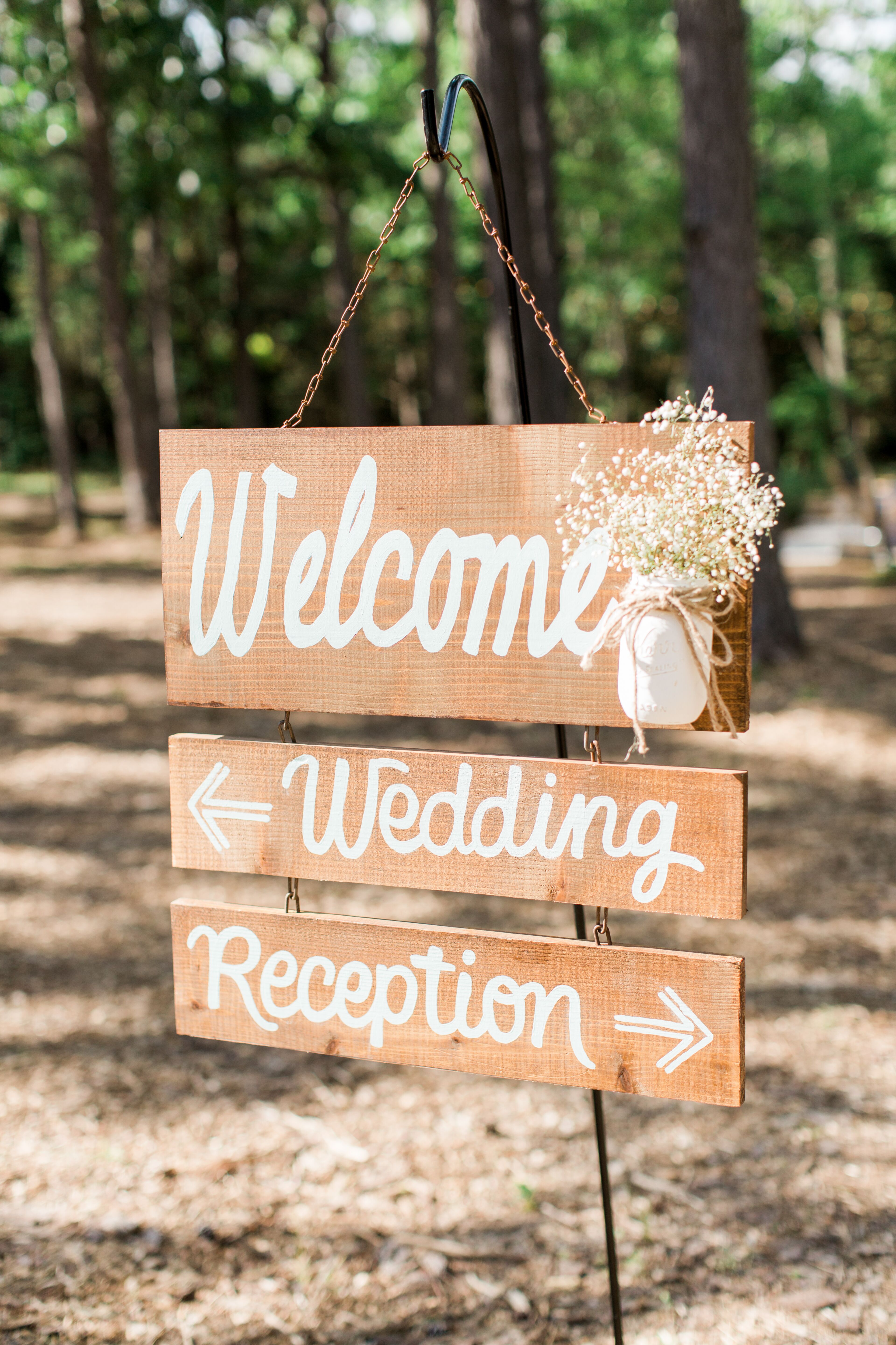 Wood Welcome Sign With Baby's Breath