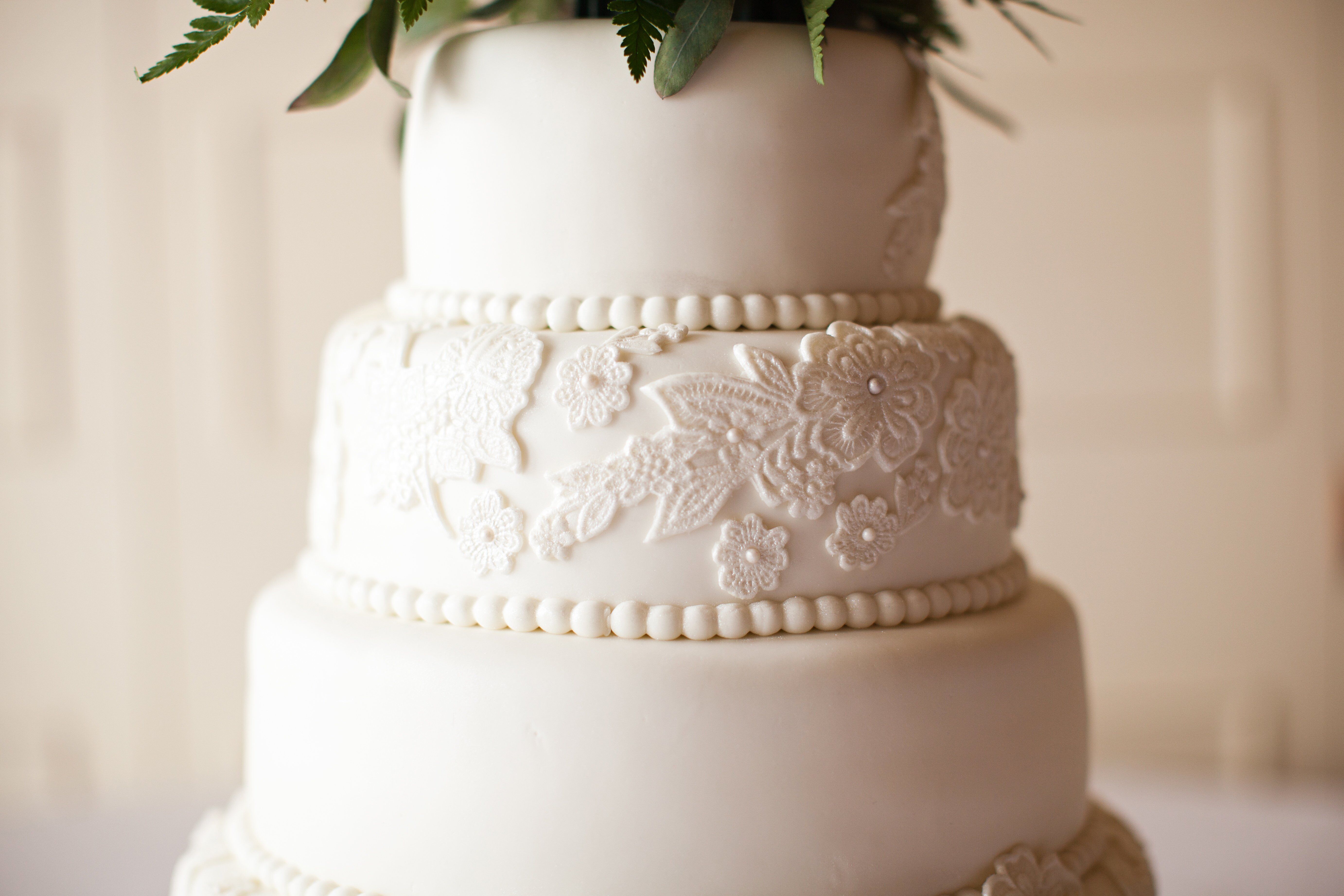 Lace and Pearls Wedding Cake