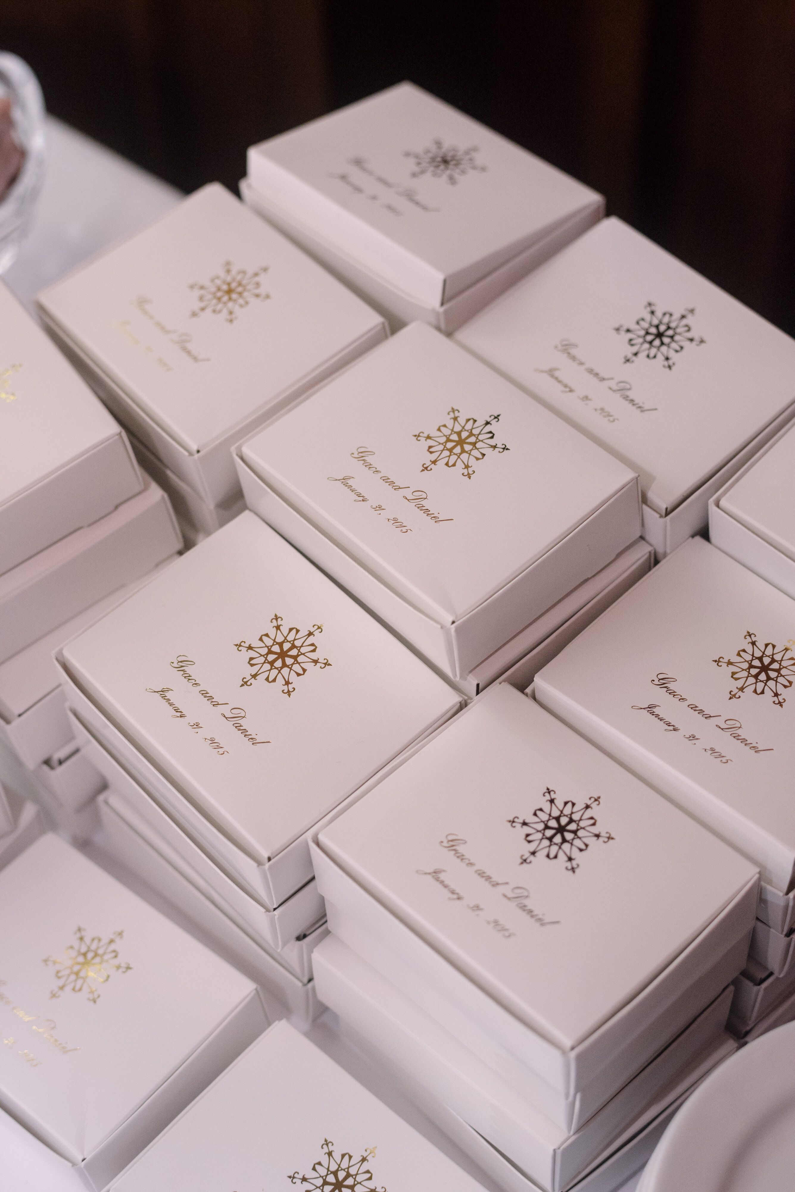 winter-themed-favors-in-snowflake-boxes