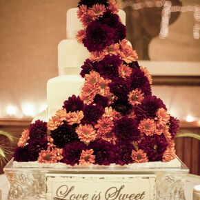 Wedding cakes in the fall