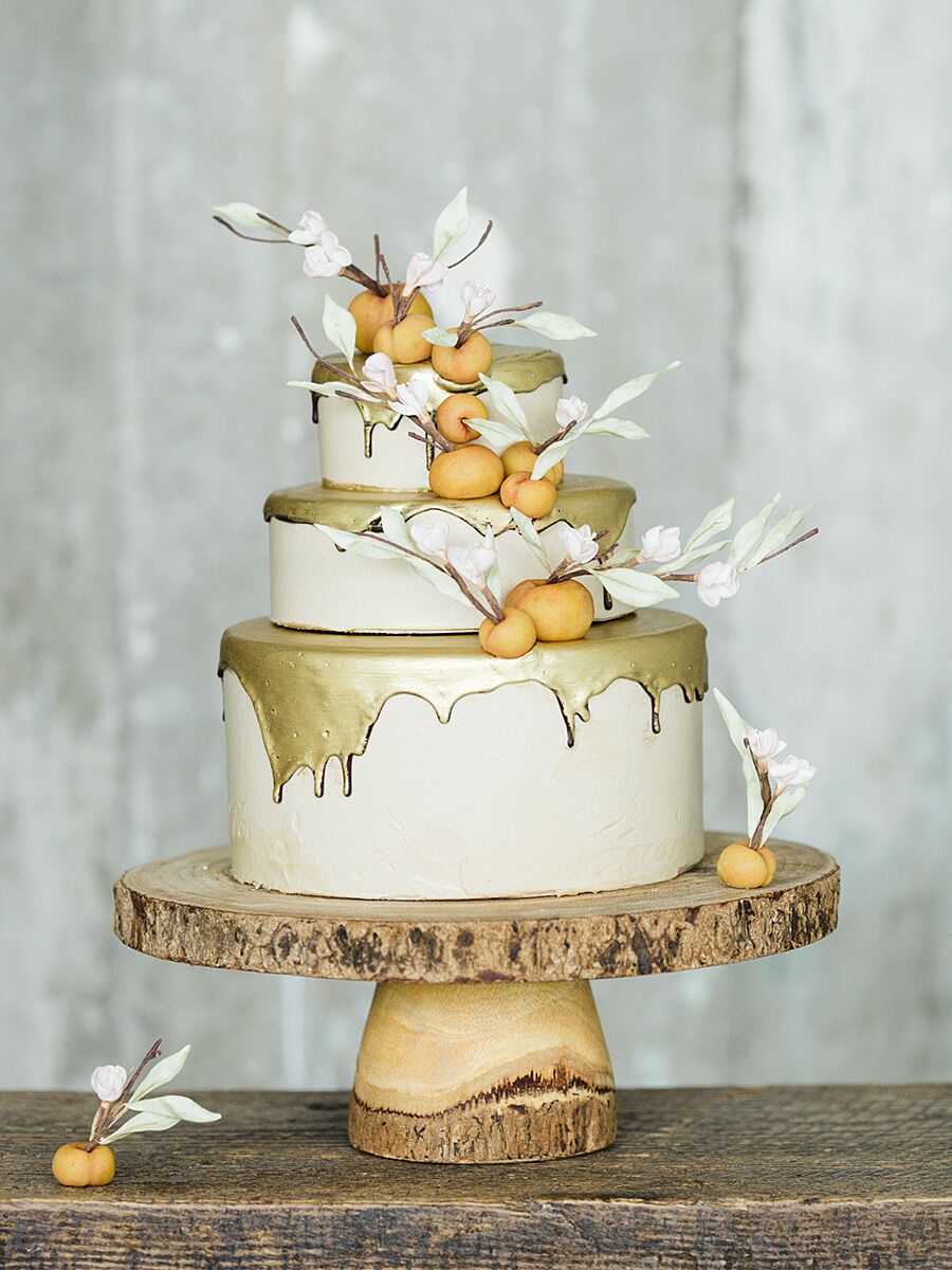 21 Drip  Wedding  Cakes  You Have to See