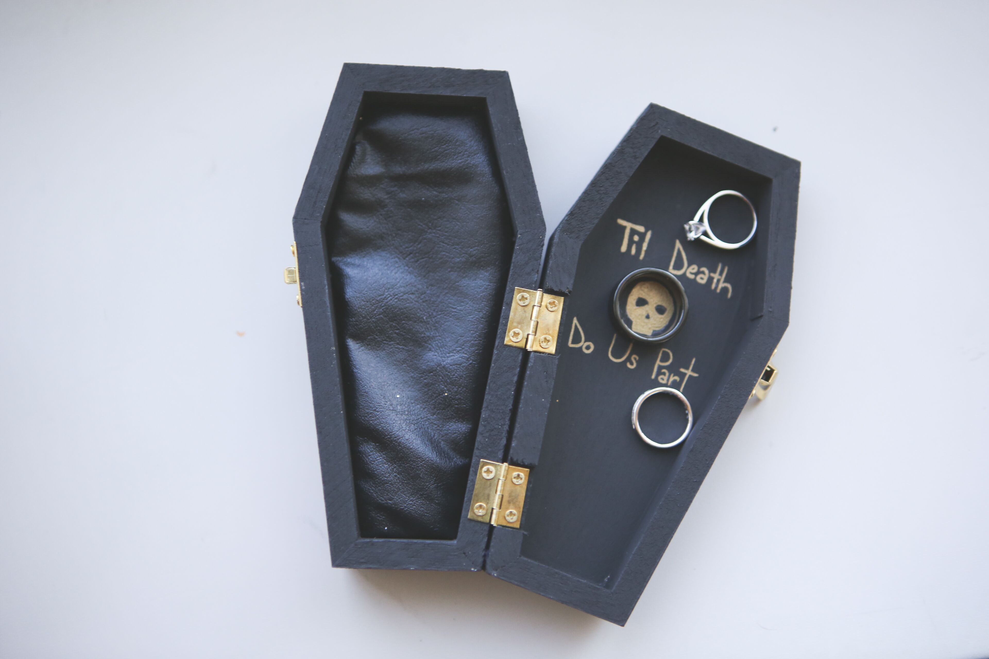 Coffin ring shop box