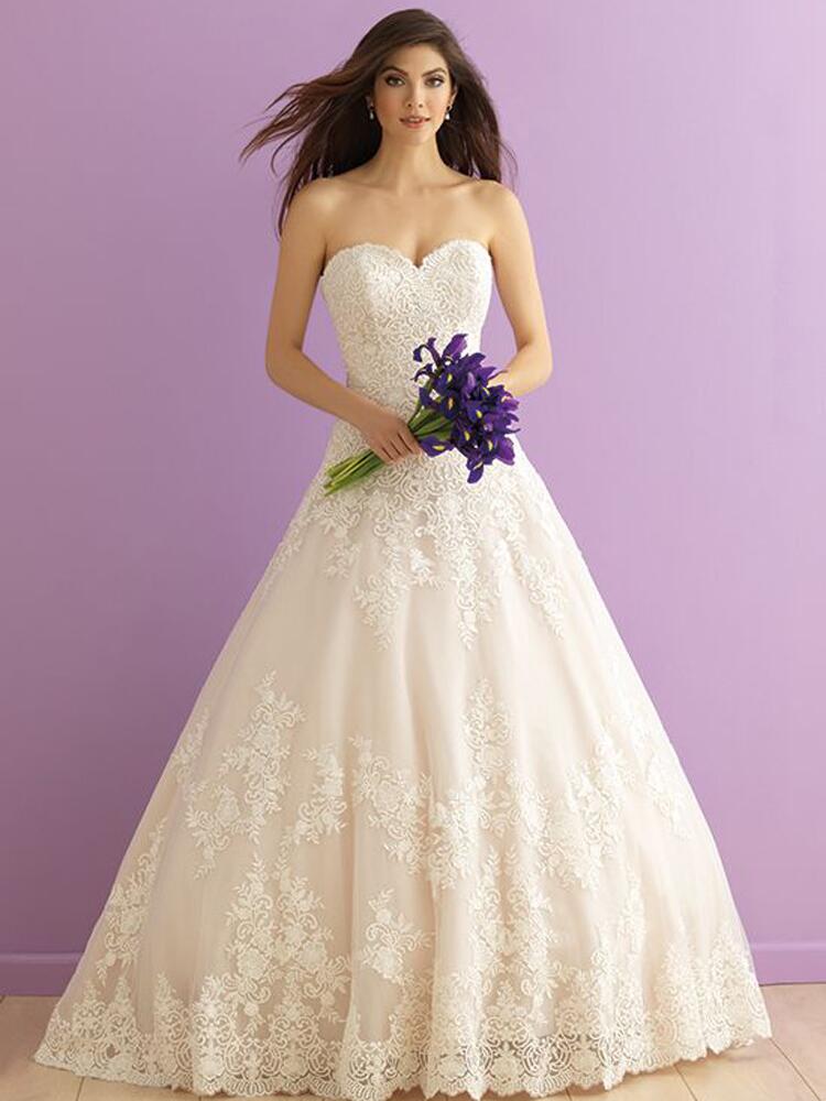 Robe de mariée en dentelle avec décolleté en cœur