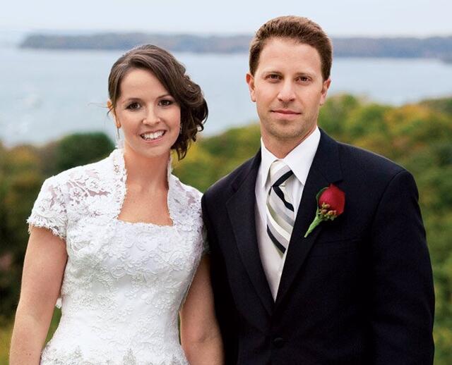 Bravura Music And Entertainment Huntington Station Ny Krista Tom An Indoor Wedding In Woodbury Ny