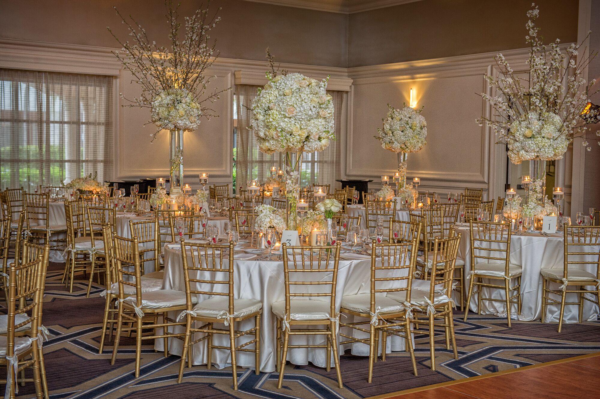 Gold chiavari chairs wedding hot sale