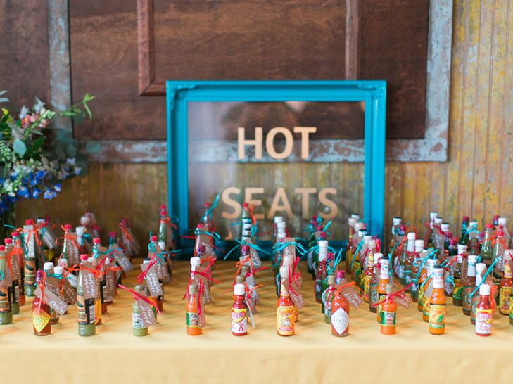Get ready to fiesta with these Cinco de Mayo-themed wedding details!