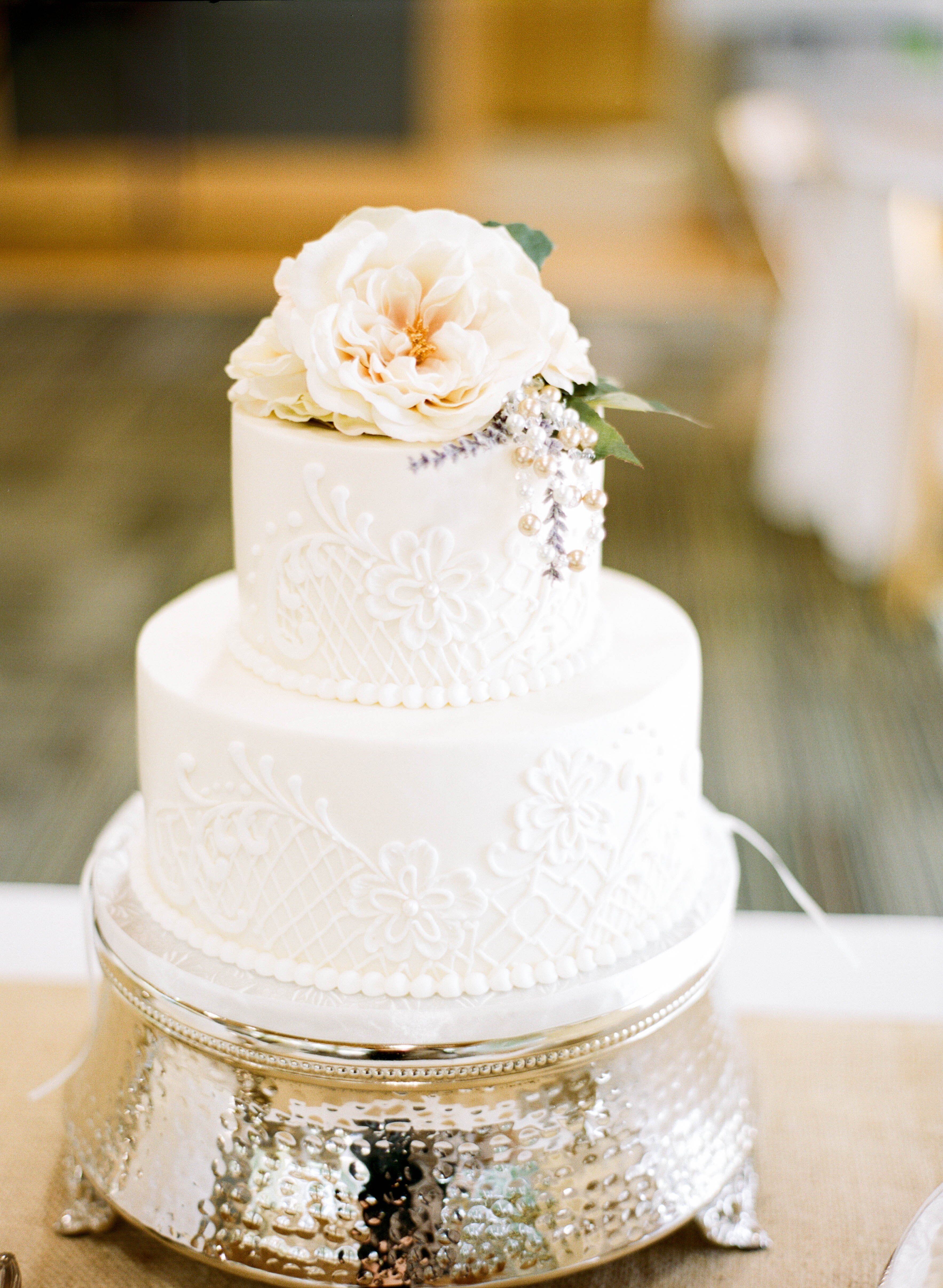  Elegant  Floral and Lattice Wedding  Cake 