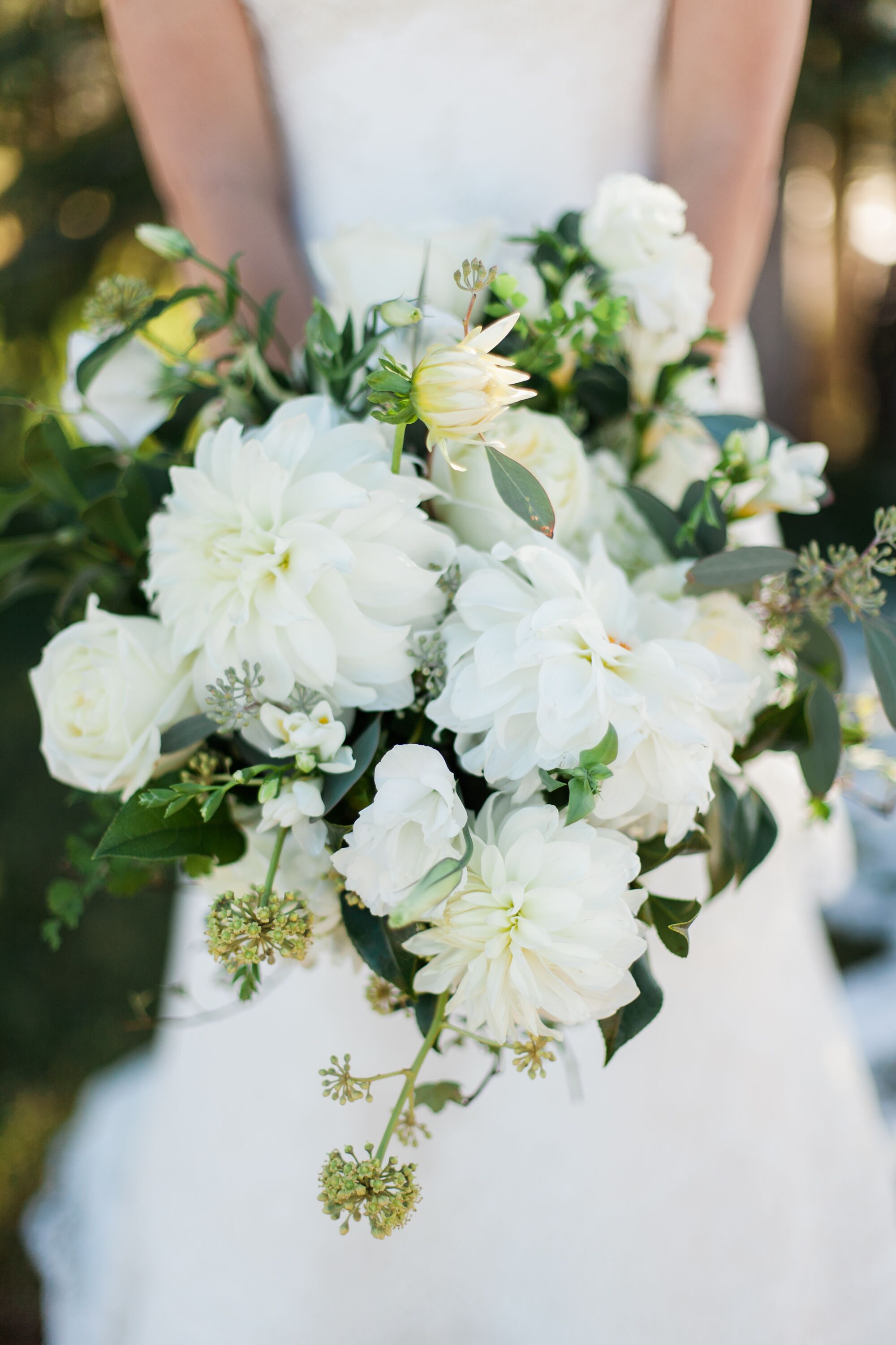 white dahlia and rose bouquet