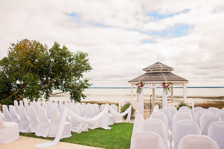 A Glam Hot Pink Wedding  at the Terrace Bay Inn in Escanaba  