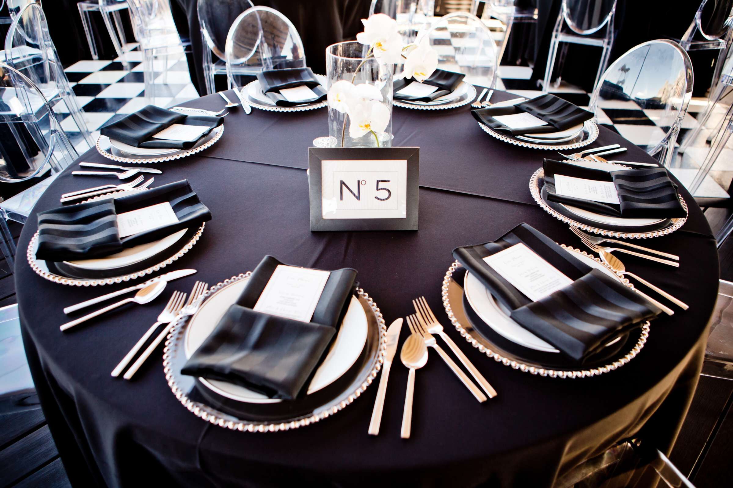 black and white wedding decor