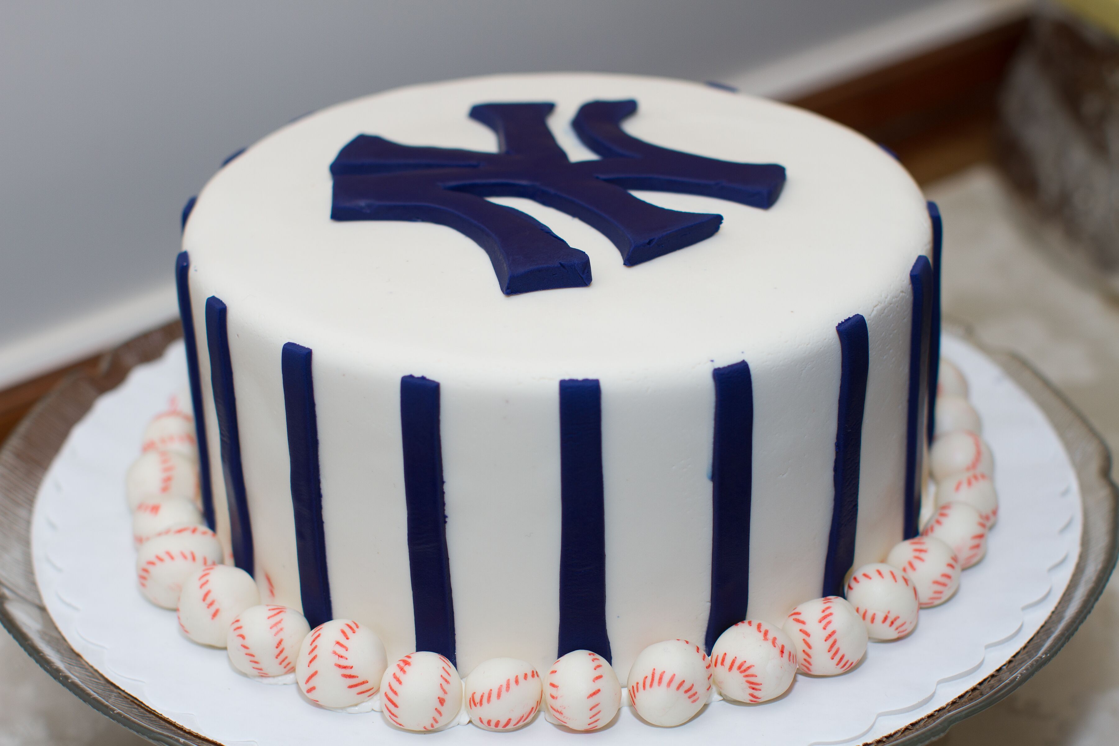 Baseball-Themed Groom's Cake with Yankees Logo
