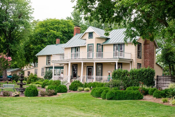 A Romantic Vineyard Wedding At Old House Vineyards In Culpeper Virginia   A9190b02 B57a 11e5 8d16 12313d2529c5~rs 729.h