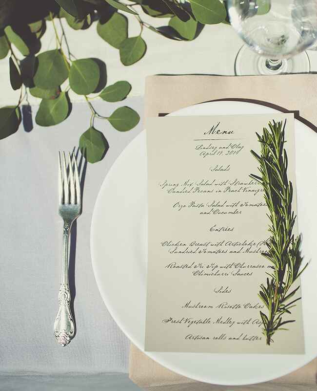 10 Reception Place Settings Ideas You'll Love -- See Them Here!