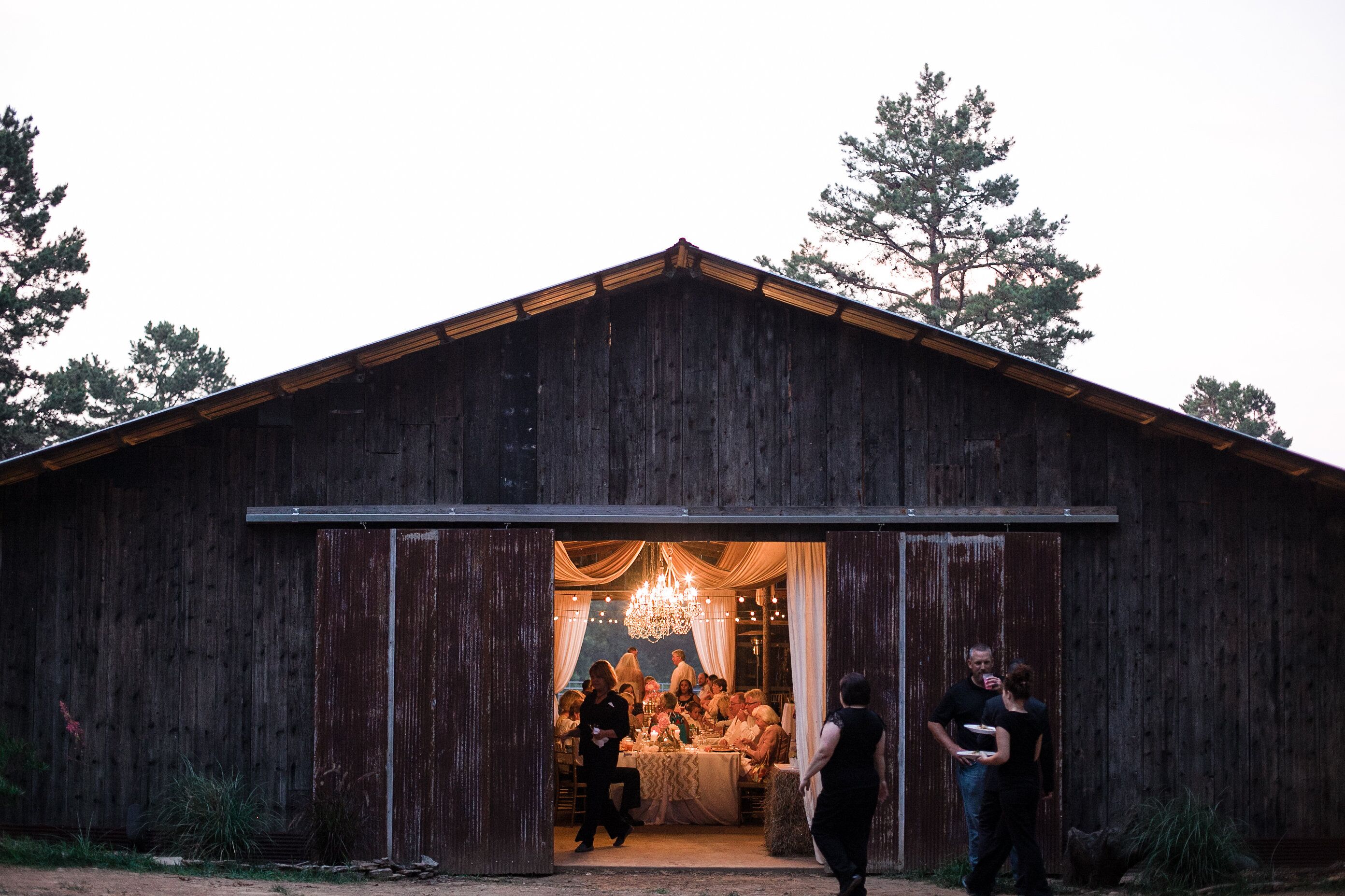 Wedding at The Barn at Twin Oaks Ranch in Arkansas