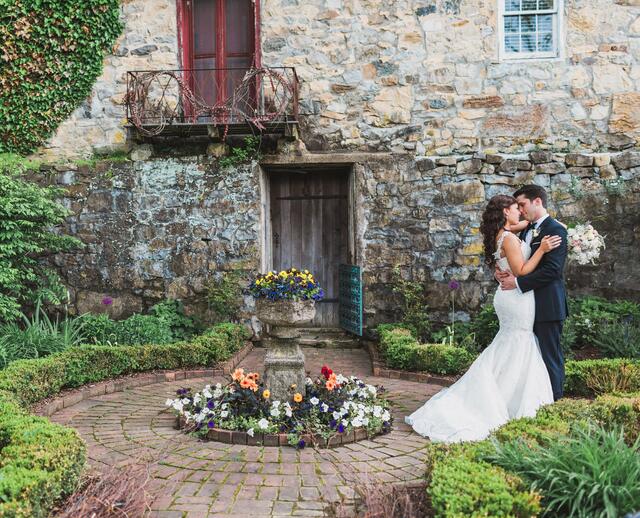 Crossed Keys Estate Andover Nj A Fun Garden Wedding At Crossed Keys Inn In Andover New Jersey