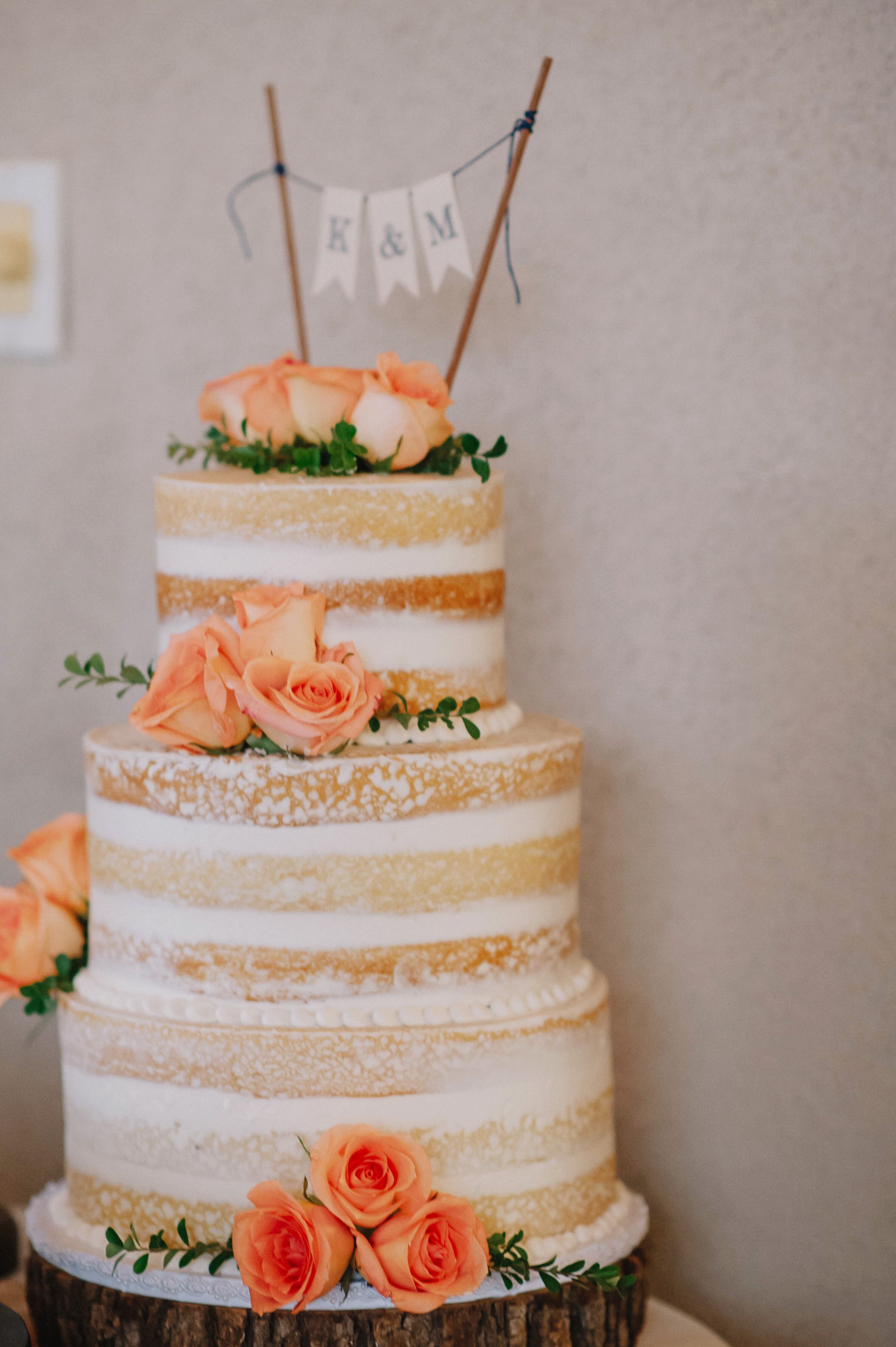 Naked Cake With Peach Roses 0130