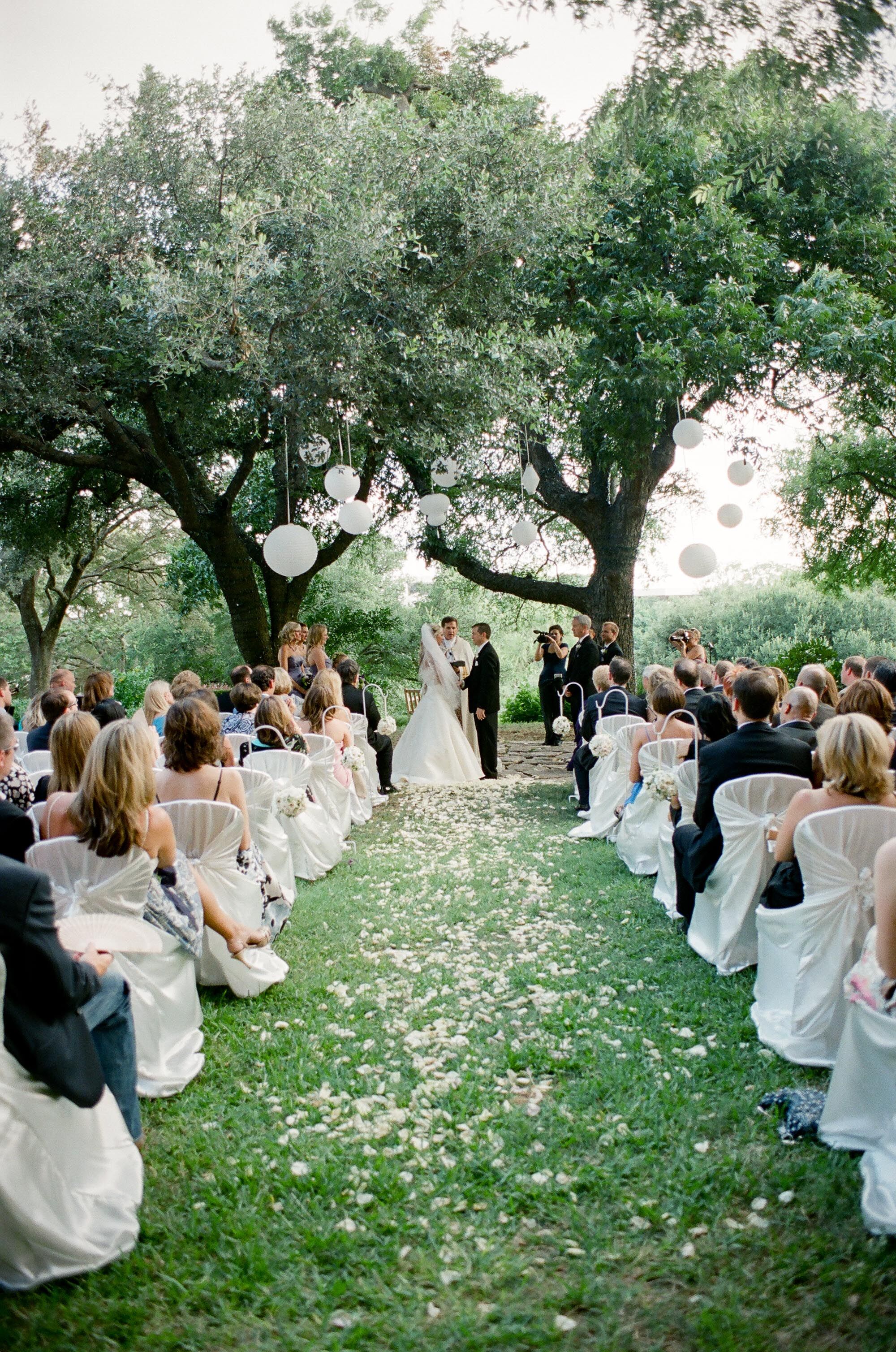 the-four-seasons-outdoor-wedding-ceremony