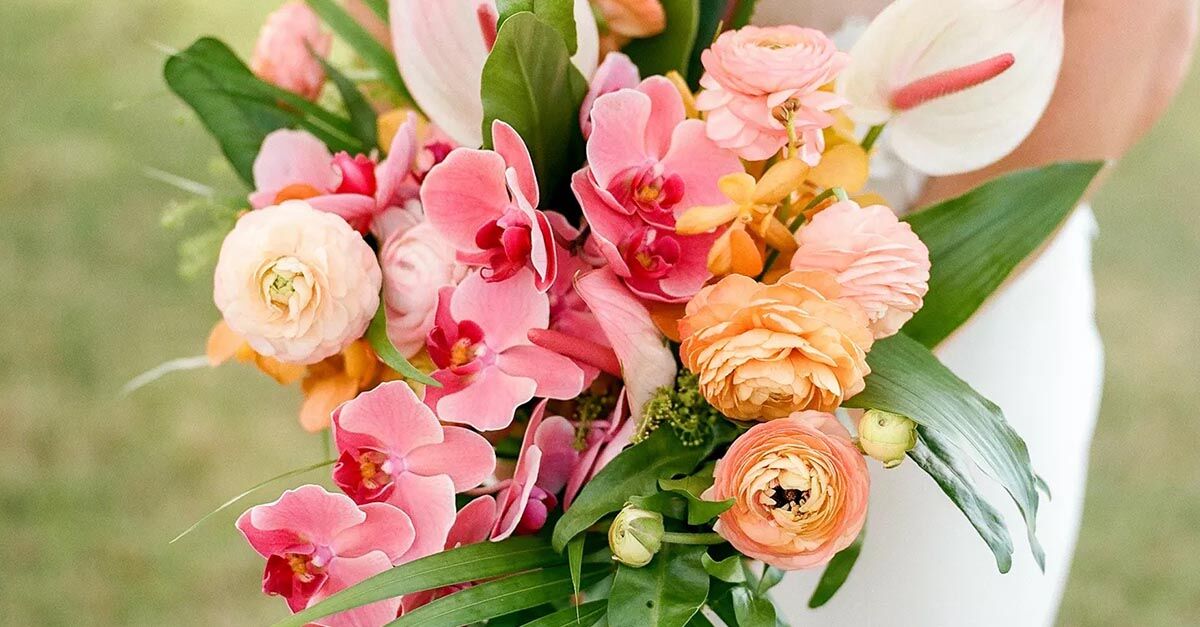 21 Vibrant Tropical Wedding Bouquet Ideas To Catch All Eyes 7531