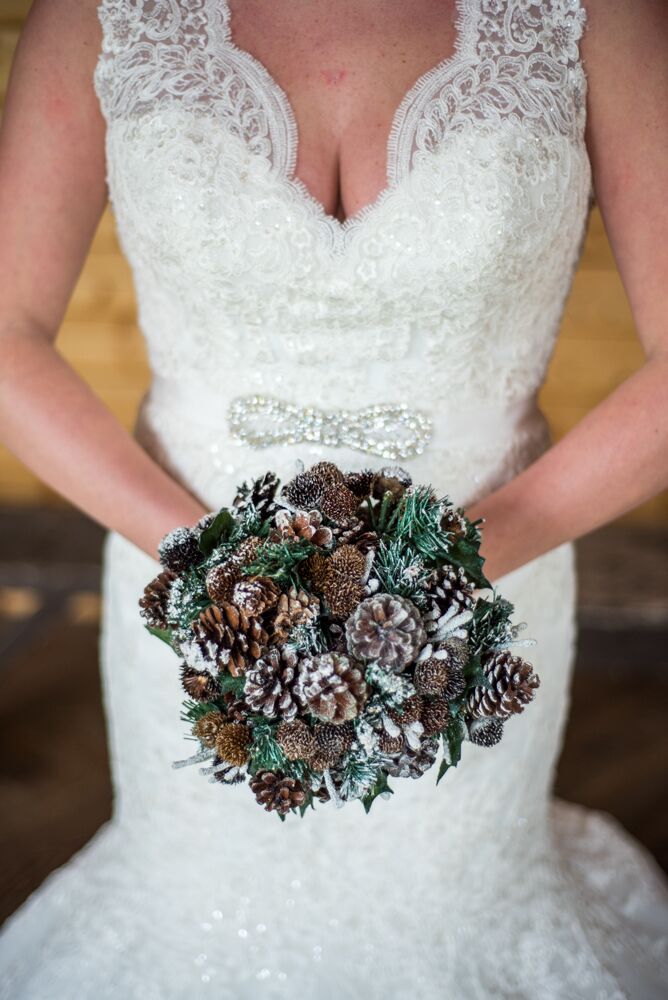 Victorian Trading Frosted Pine Wintergreen Bouquet 