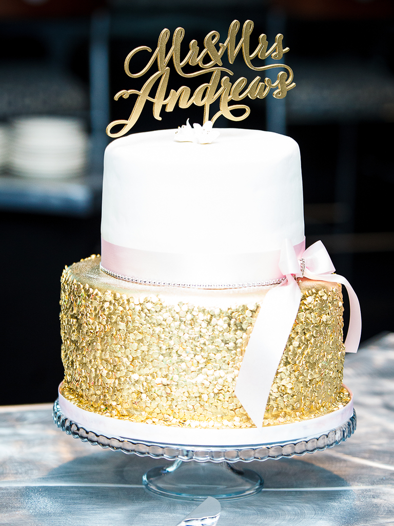 18 Glamorous Metallic Wedding Cakes