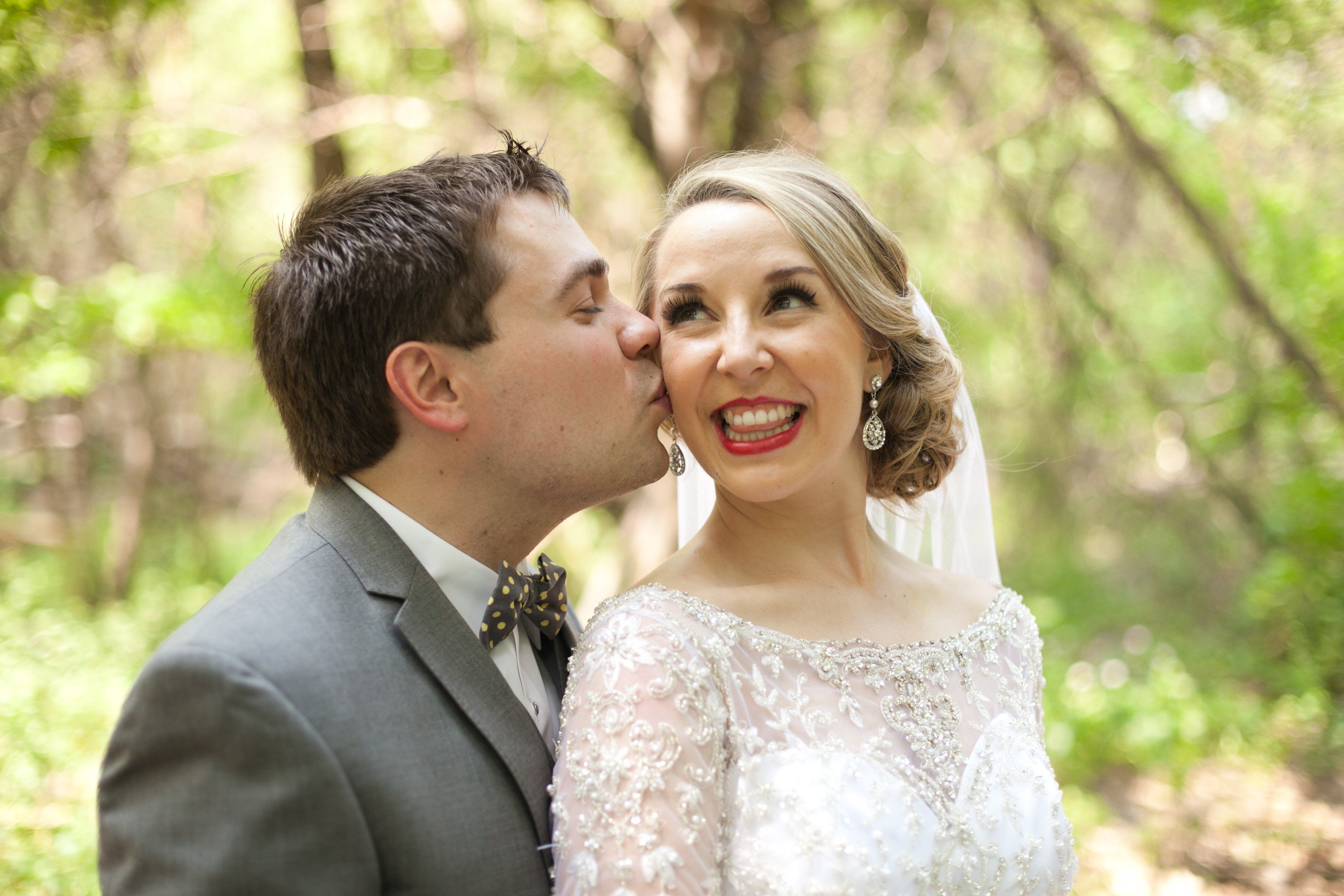 A Cheerful Rustic Wedding  at the Minnesota  Valley Country 