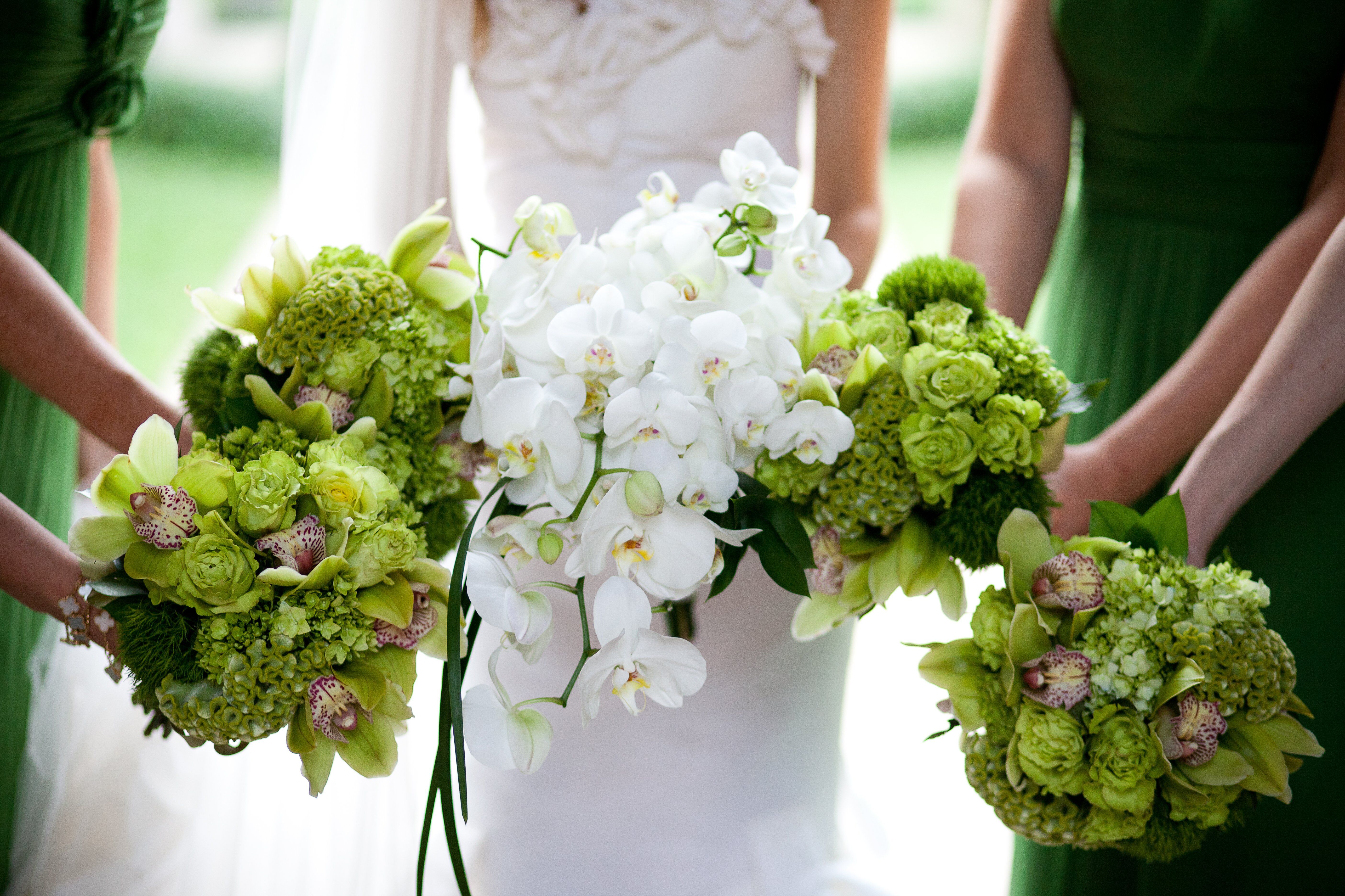 Зеленые орхидеи в букете невесты