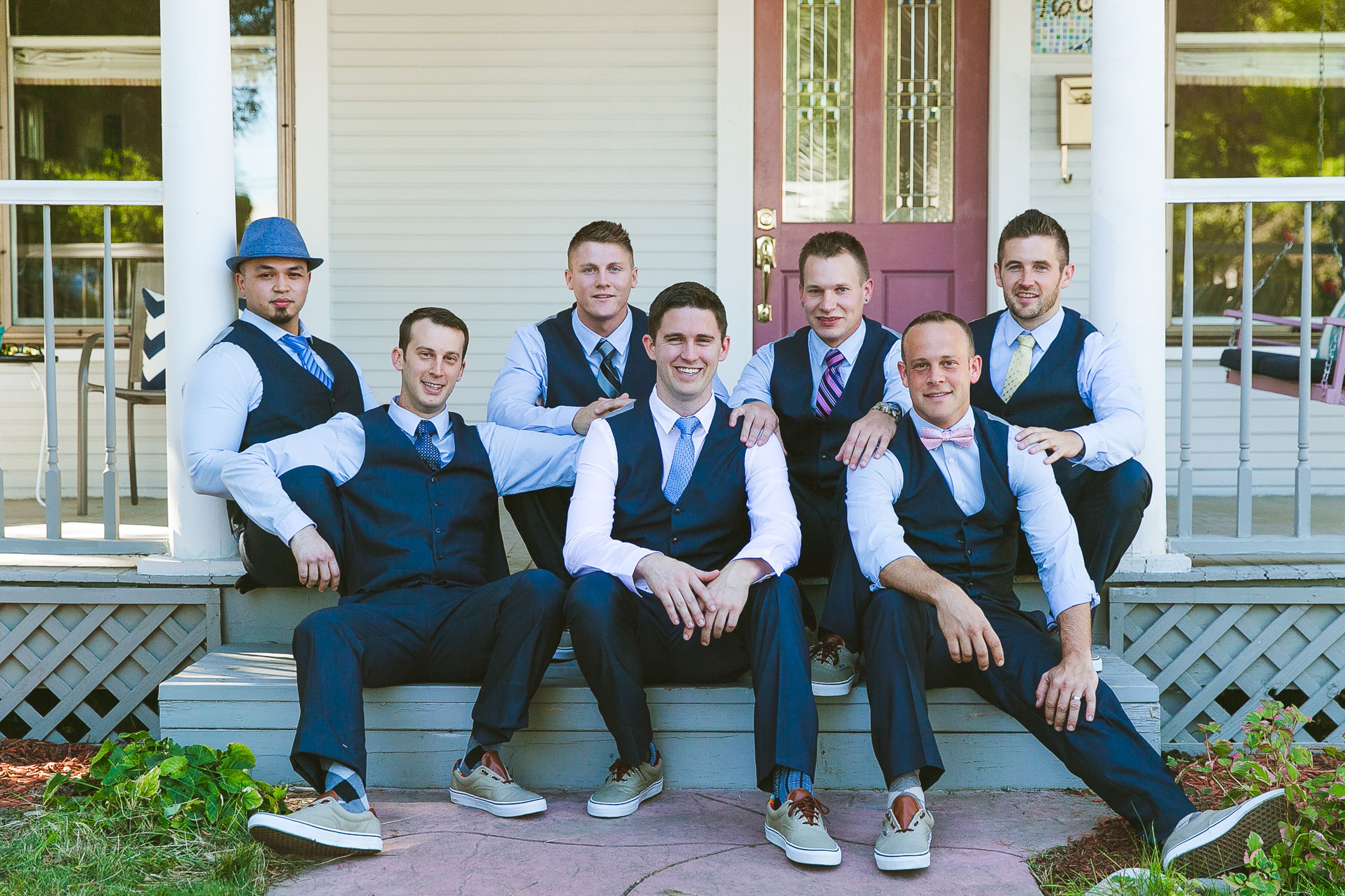 Navy Groomsmen Suits With Gray Vans