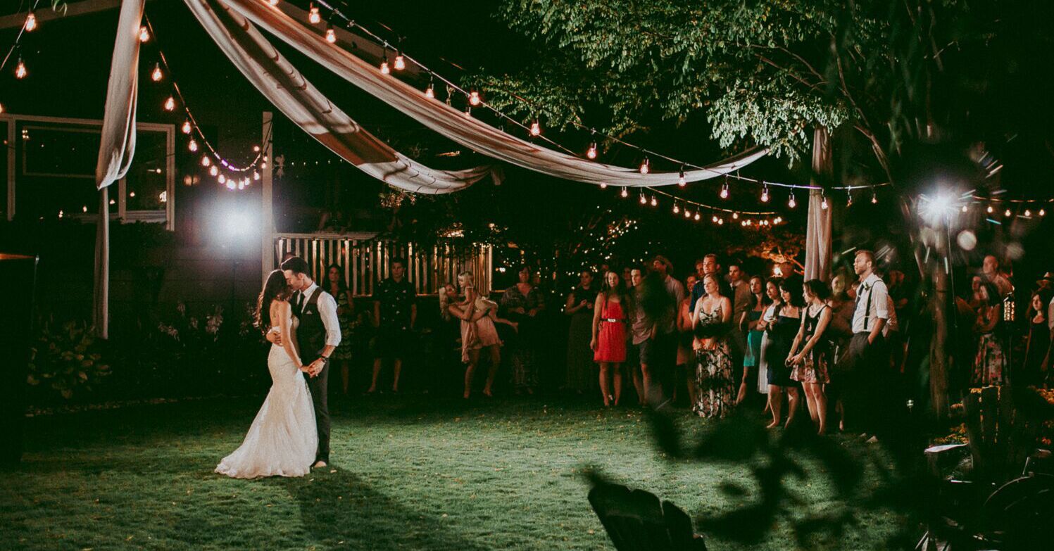 18 Backyard Wedding Ideas & Decorations to Bring It To Life