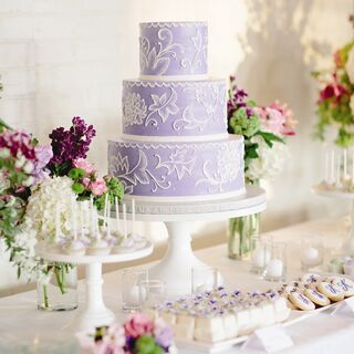 Brides com wedding cakes gallery